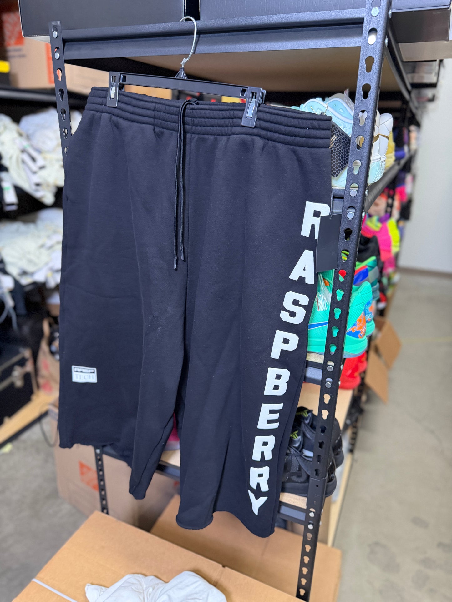Gv Rasberry cutoffs (XL)