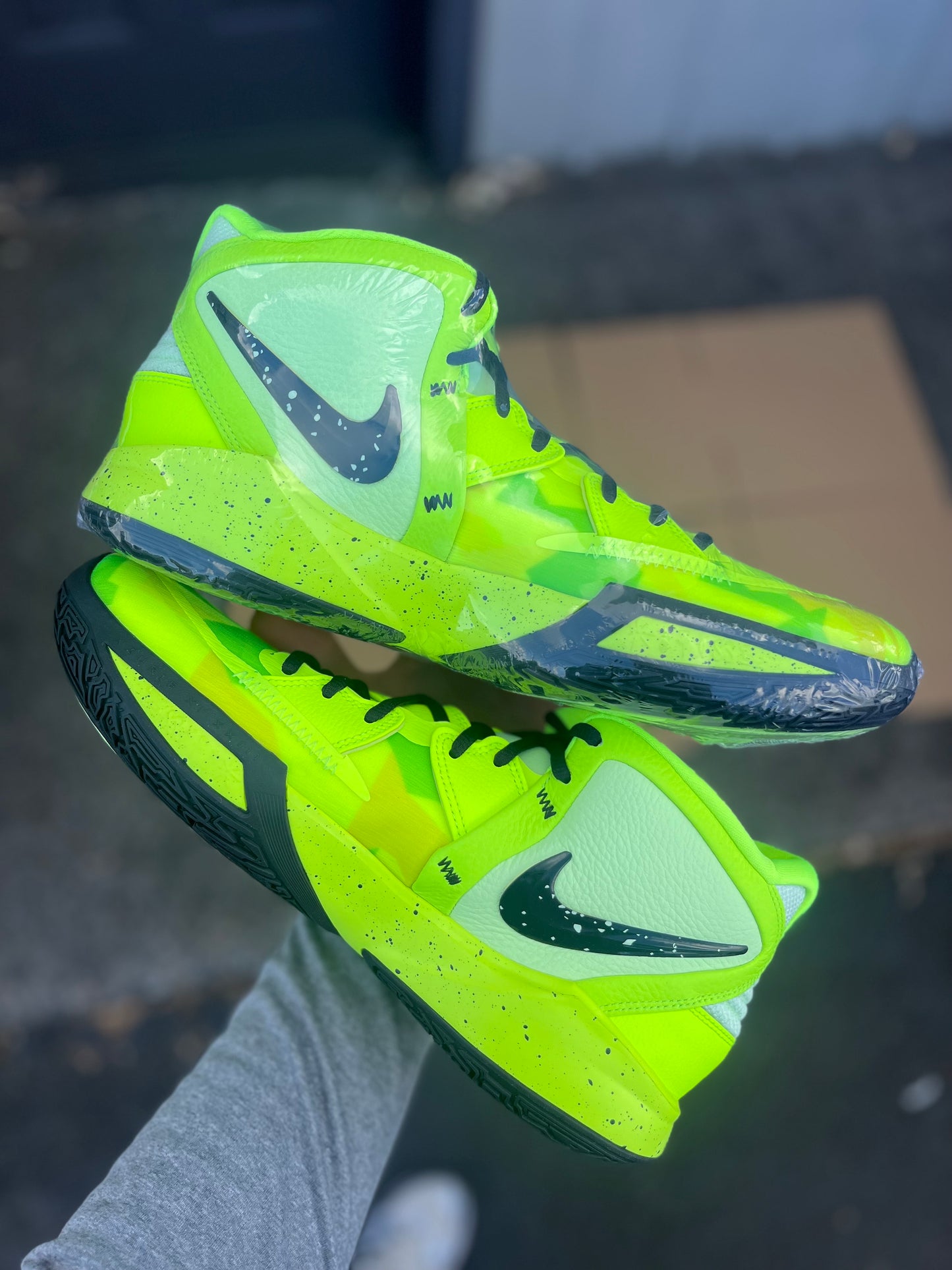 EYBL peach jam kyrie (size 13)