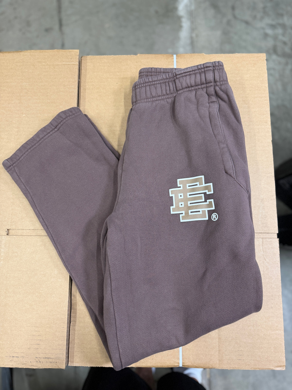 EE sweats (L)