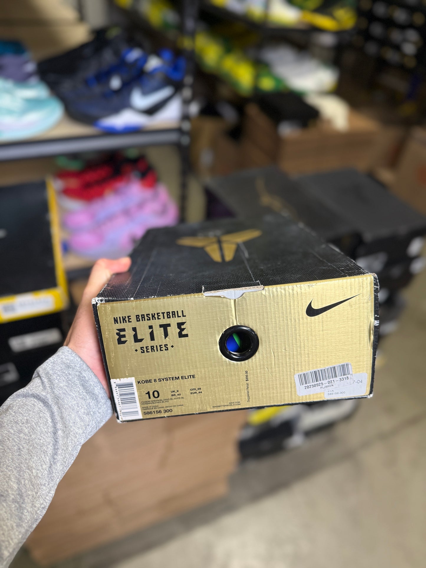 Kobe 8 Super Hero (10)