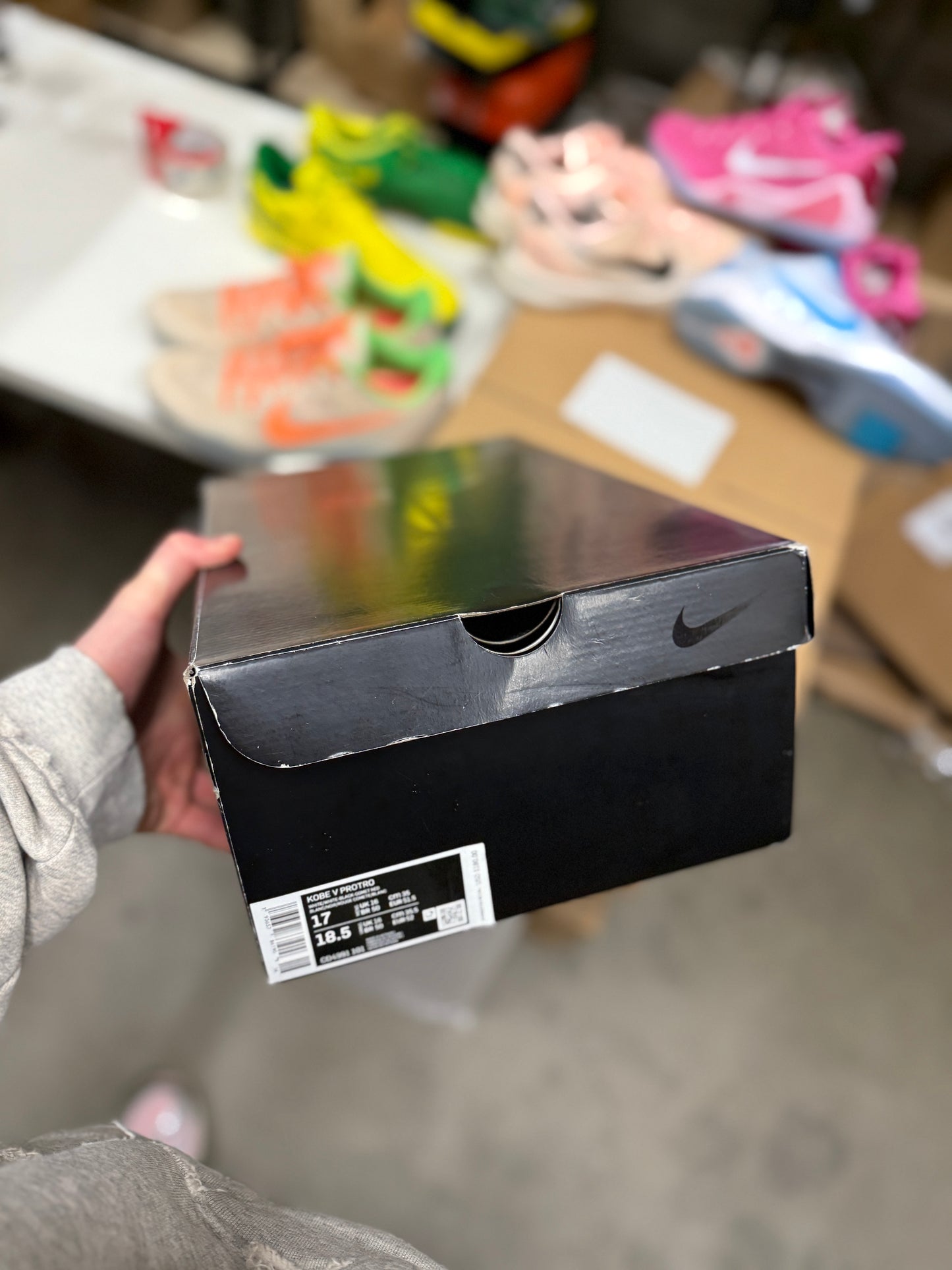 Kobe 5 Reverse Bruce Lee (size 17)