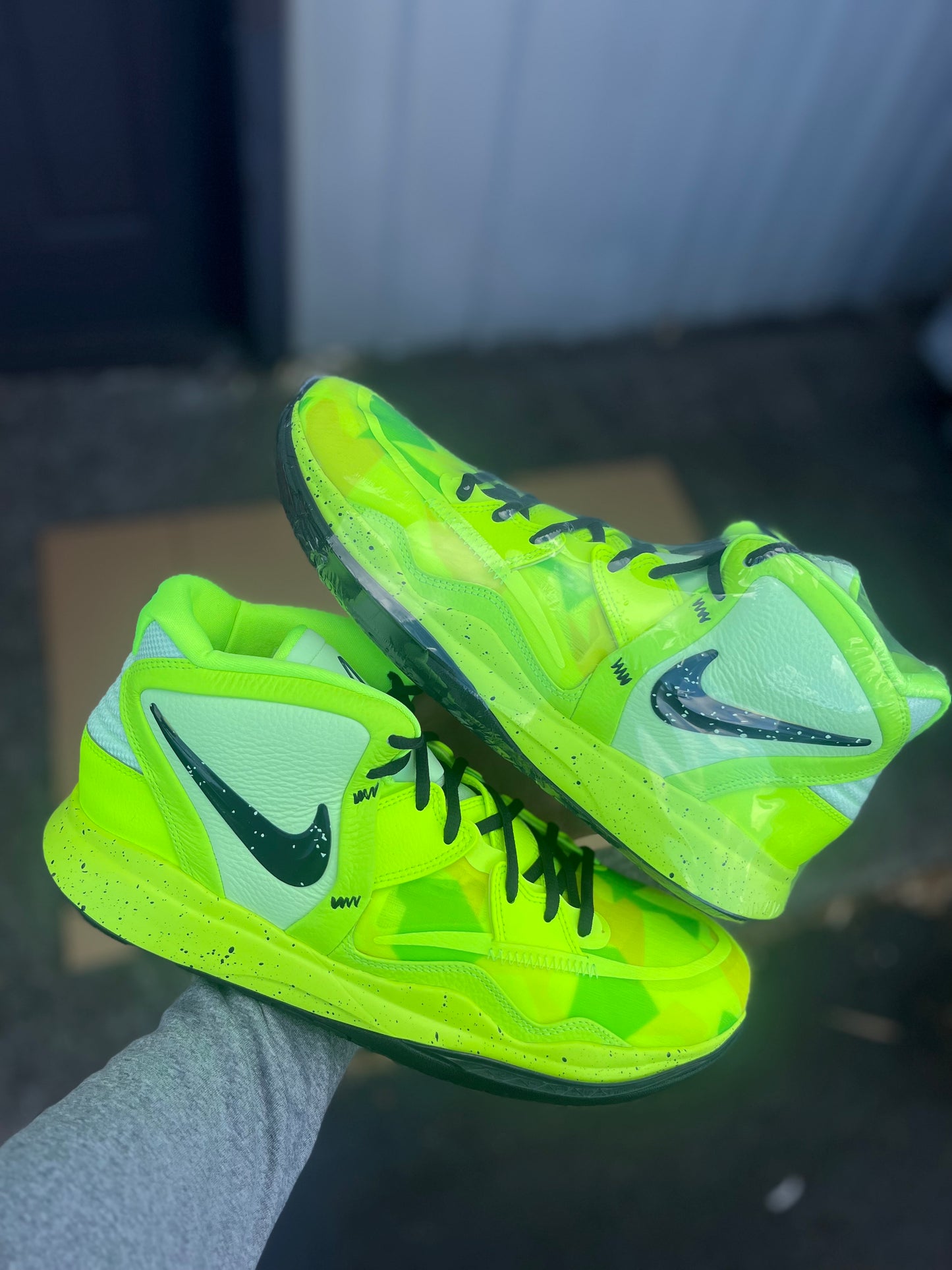 EYBL peach jam kyrie (size 13)