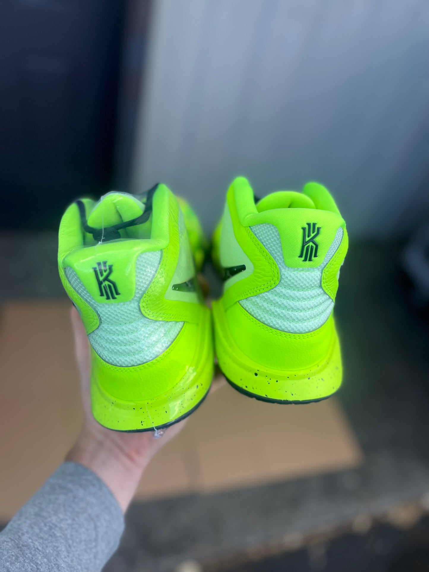 EYBL peach jam kyrie (size 13)
