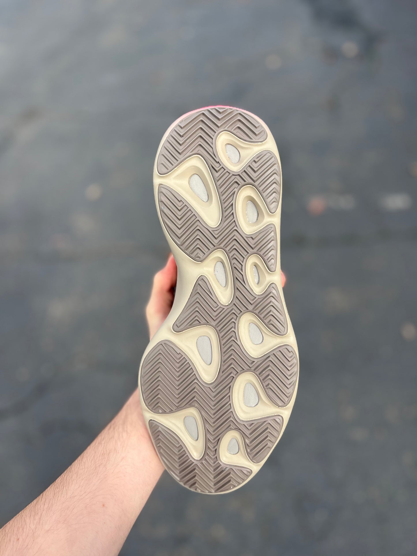Yzy 700 ‘Fade Carbon’ (size 12.5)