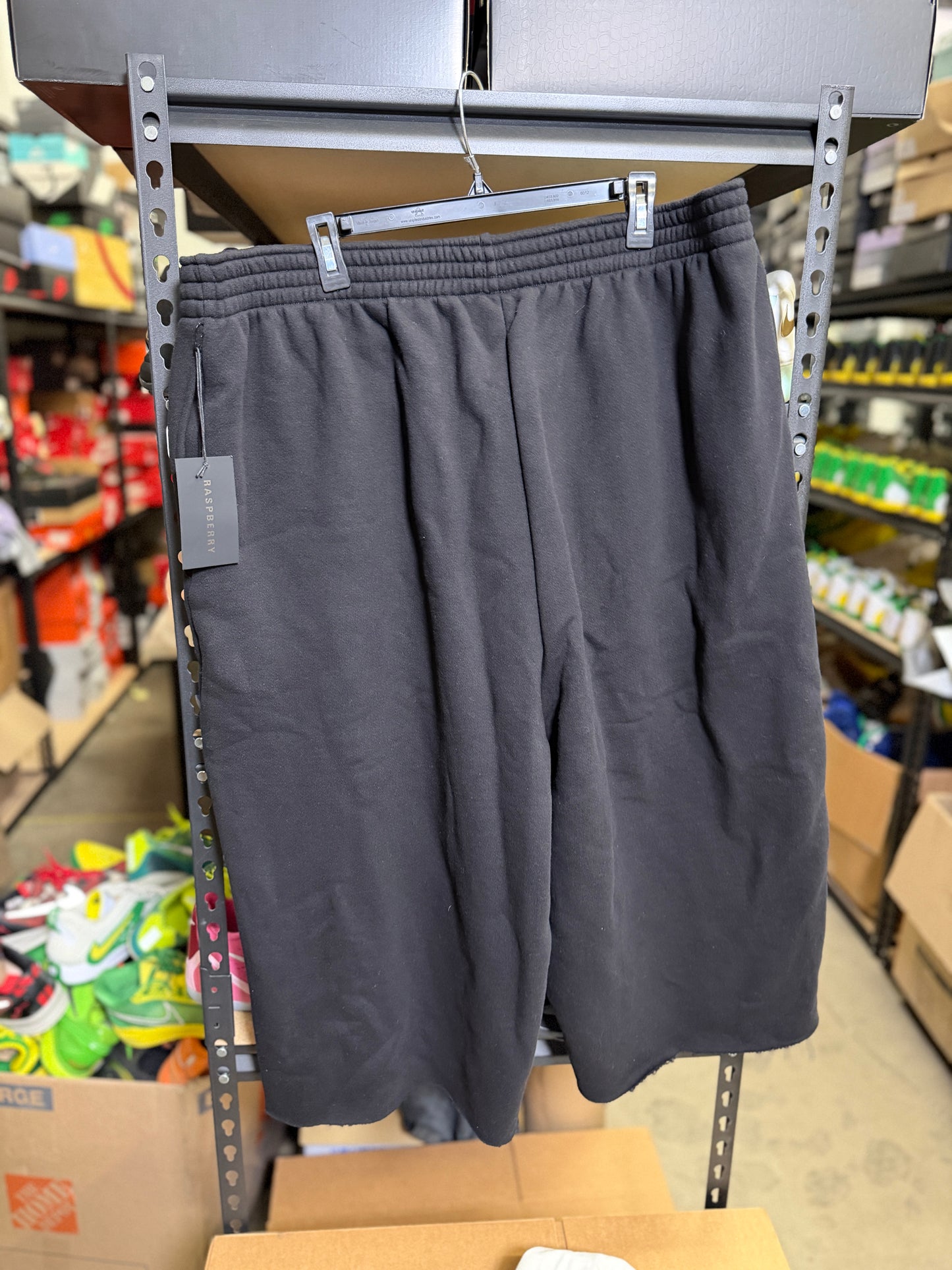Gv Rasberry cutoffs (XL)