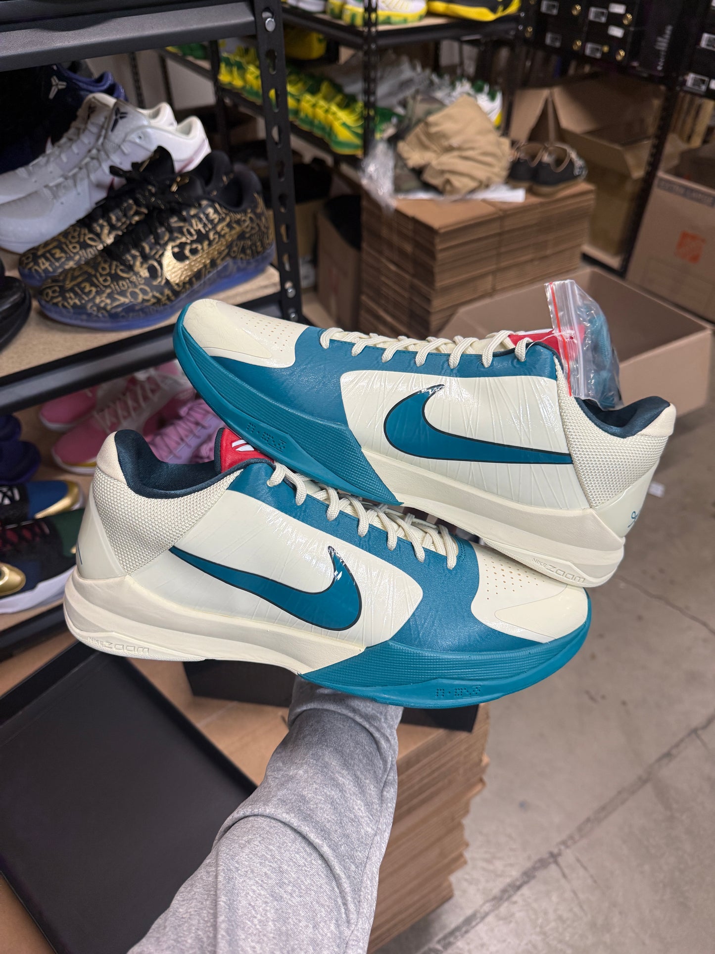 Kobe 5 Caitlin Clark (12,14)