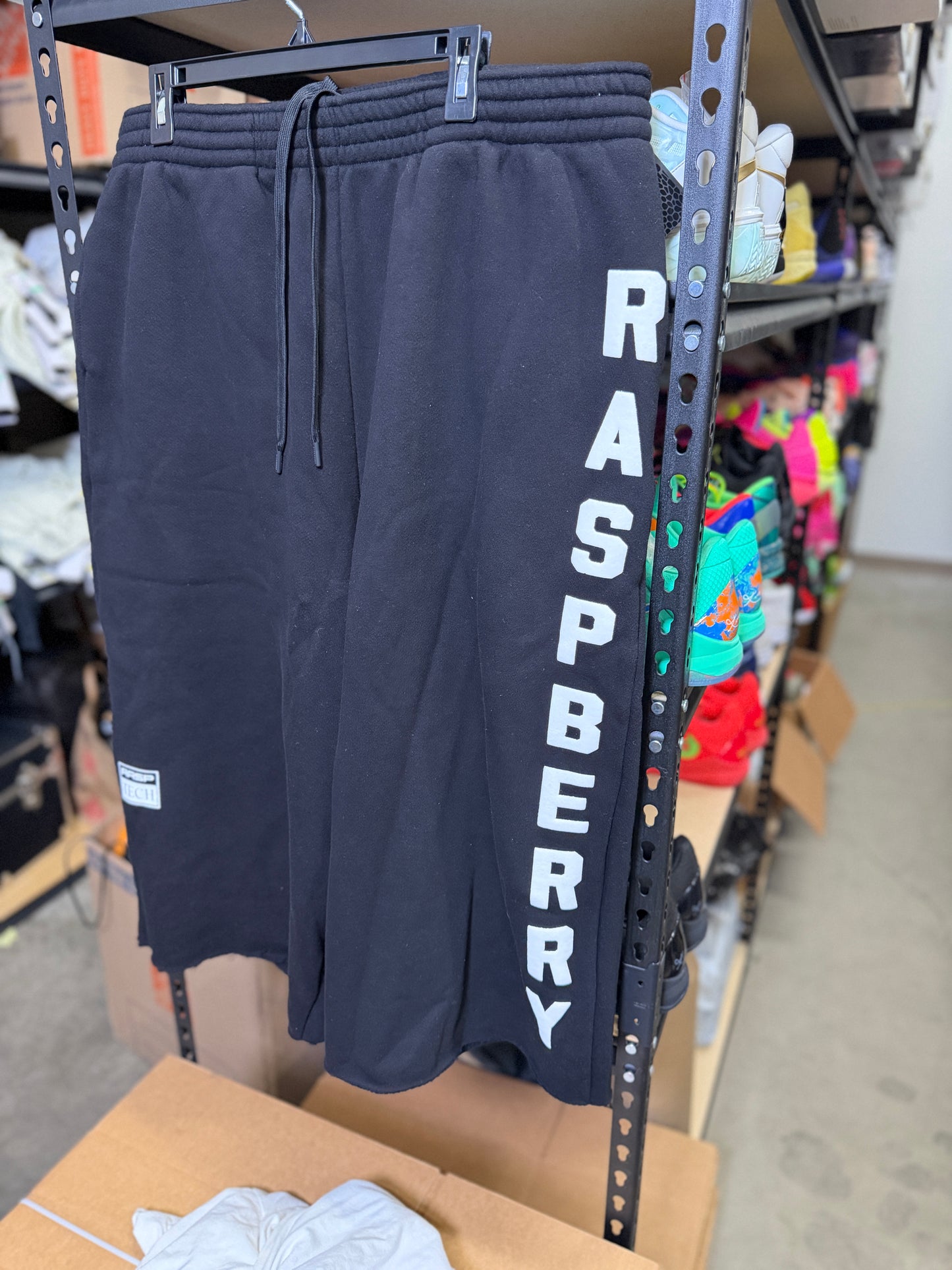 Gv Rasberry cutoffs (XL)