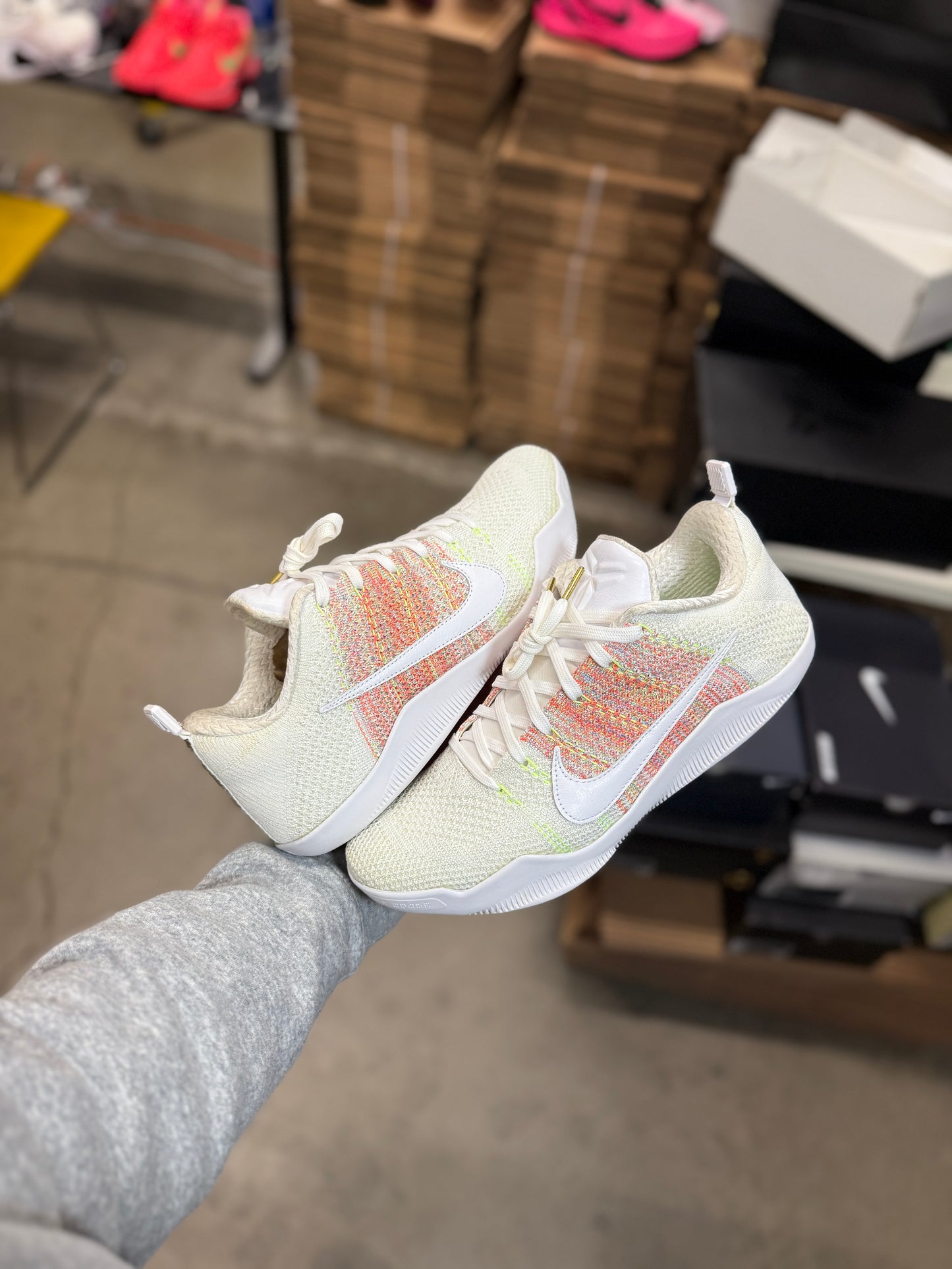 Kobe 11 White horse 4KB