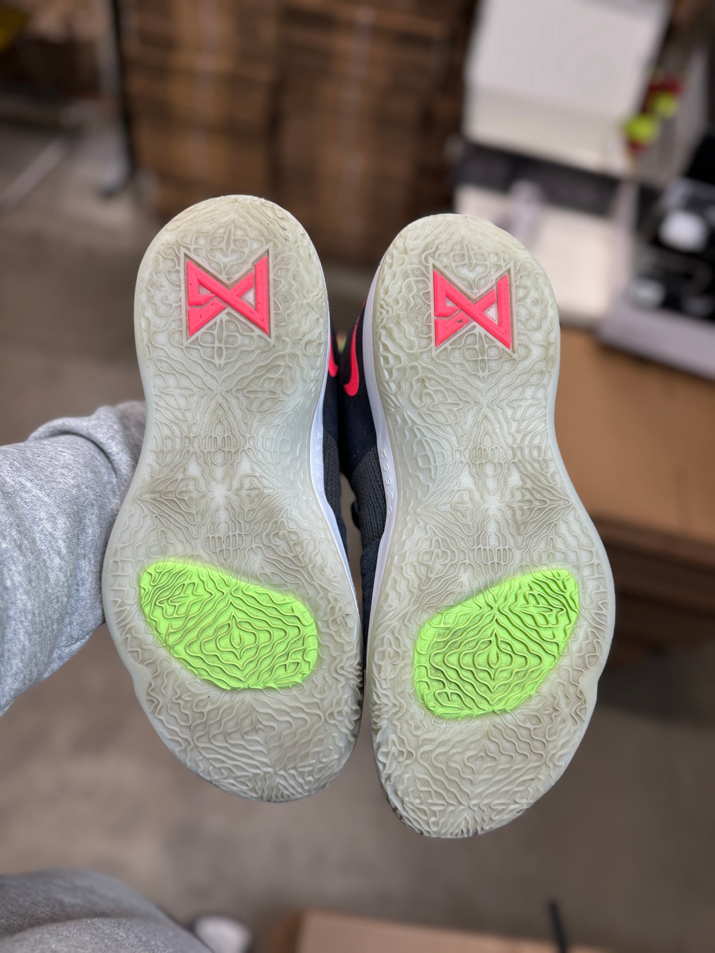 PG 2 Anthracite Hot Punch (11.5)