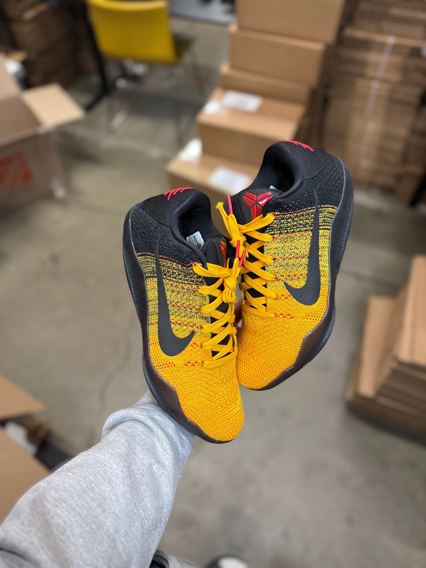 Kobe 11 Bruce Lee (9)