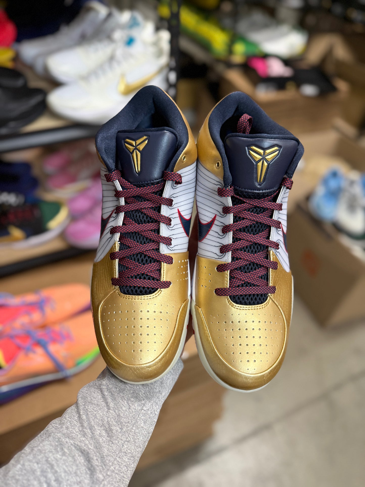 Kobe 4 Gold Medal (13)
