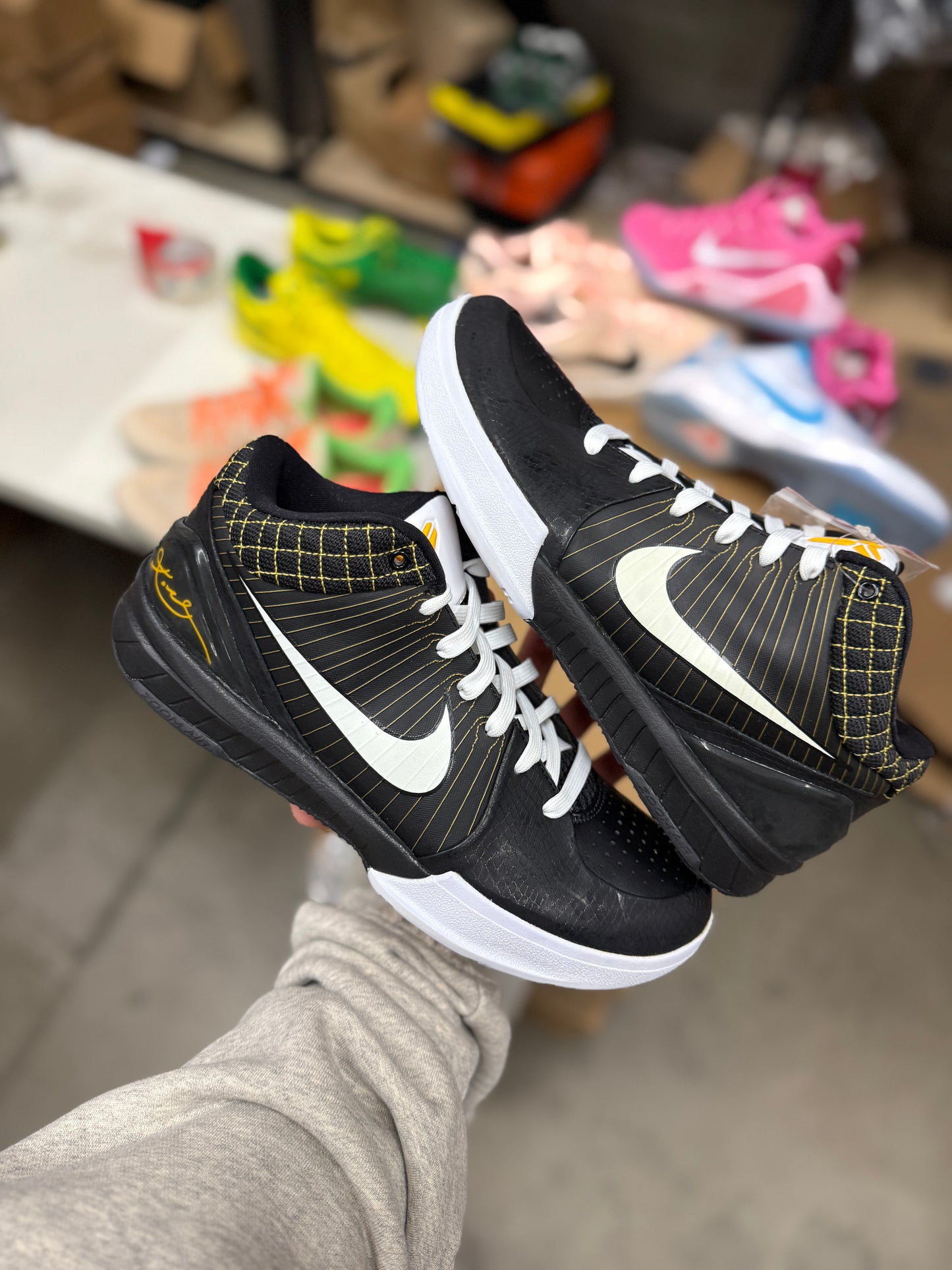 Kobe 4 Del sol (size 9.5)