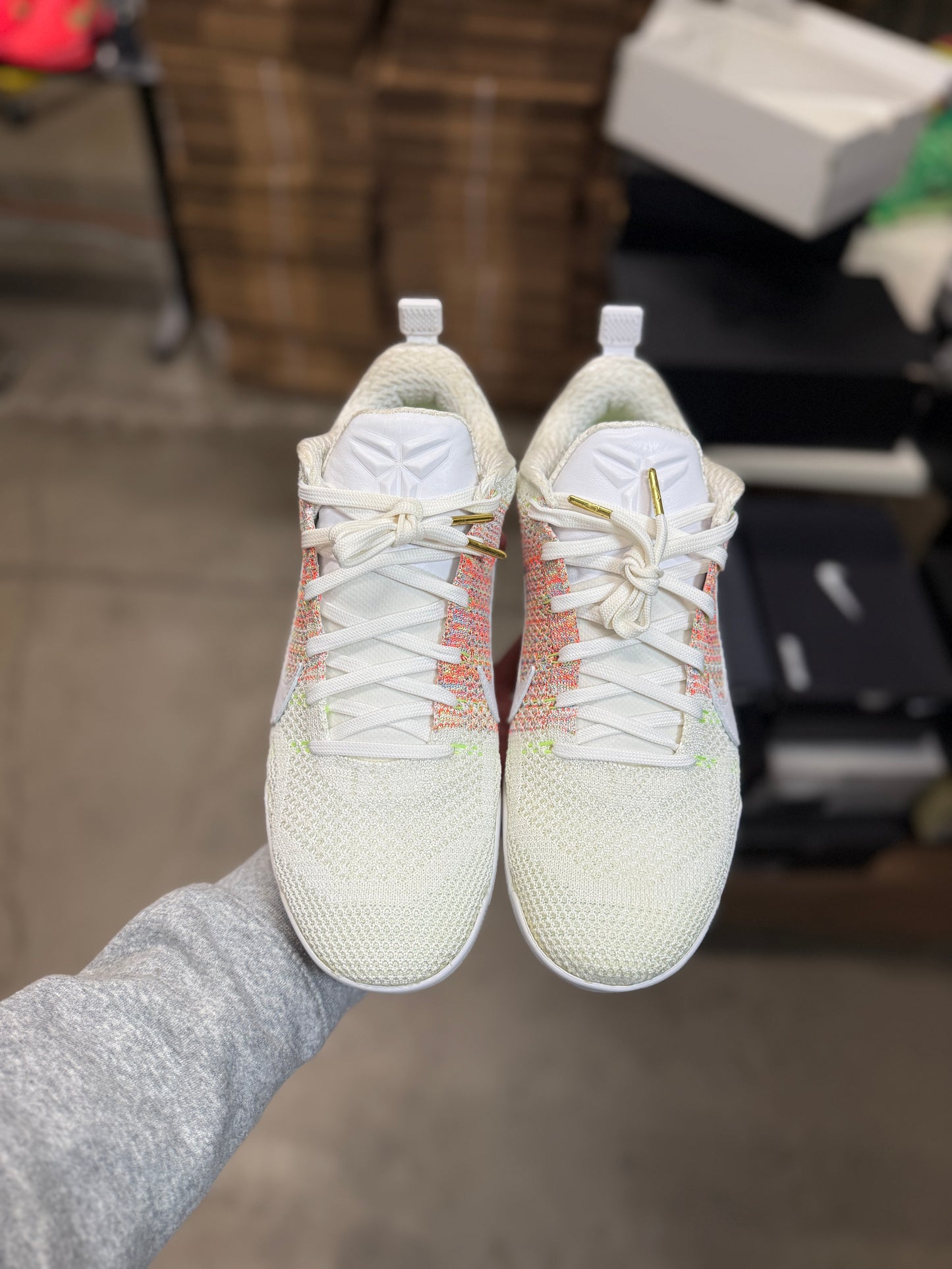 Kobe 11 White horse 4KB