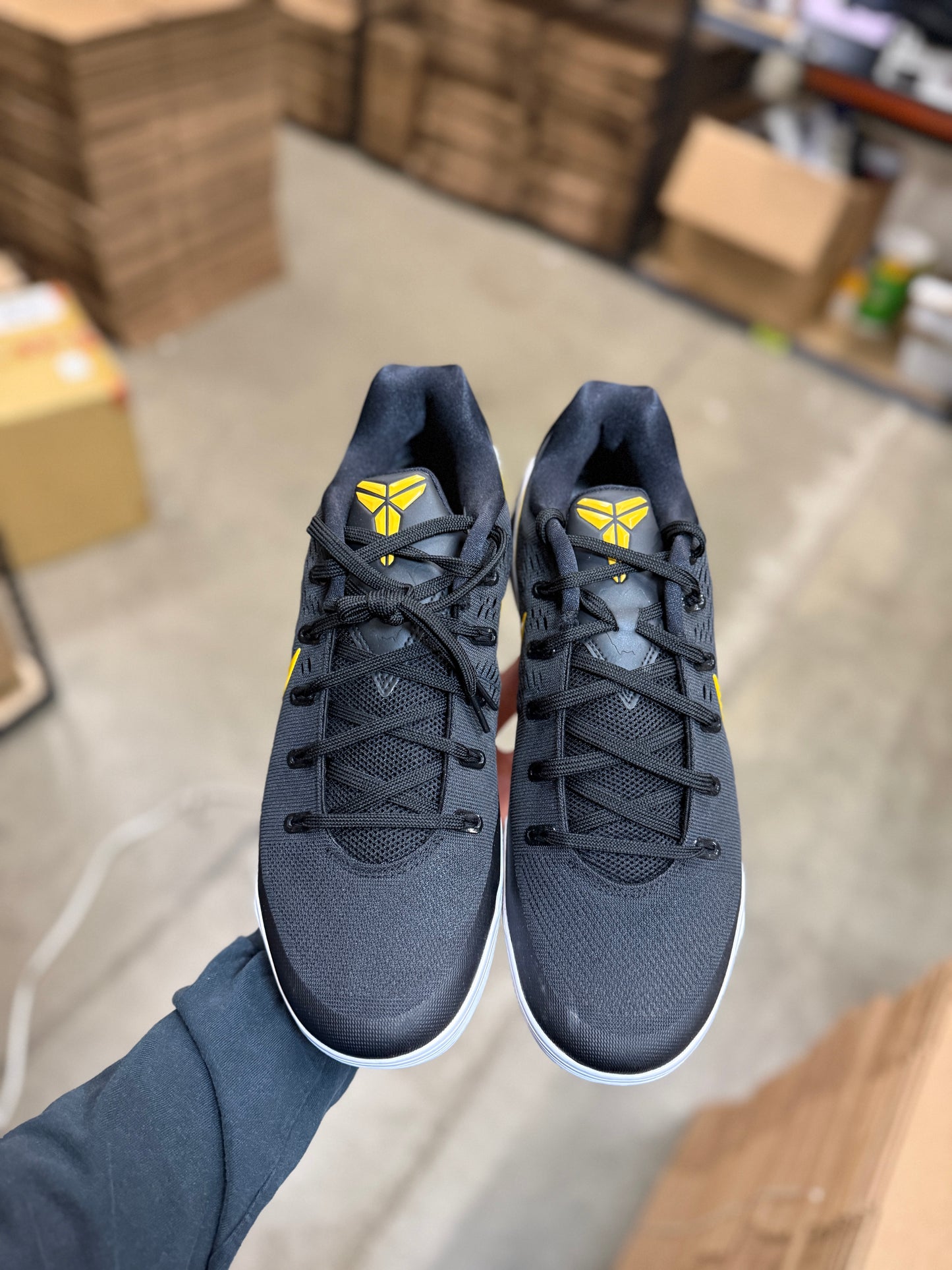 Kobe 9 Black Uni Gold (13)