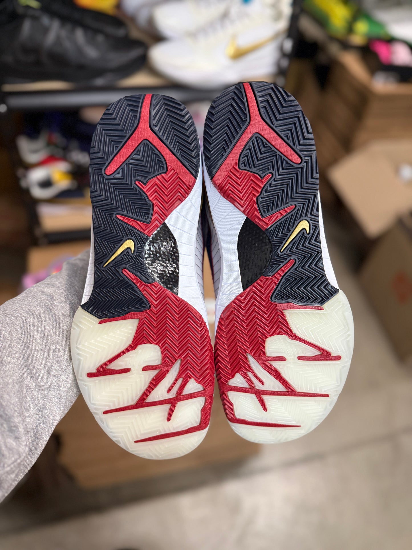 Kobe 4 Gold Medal (13)