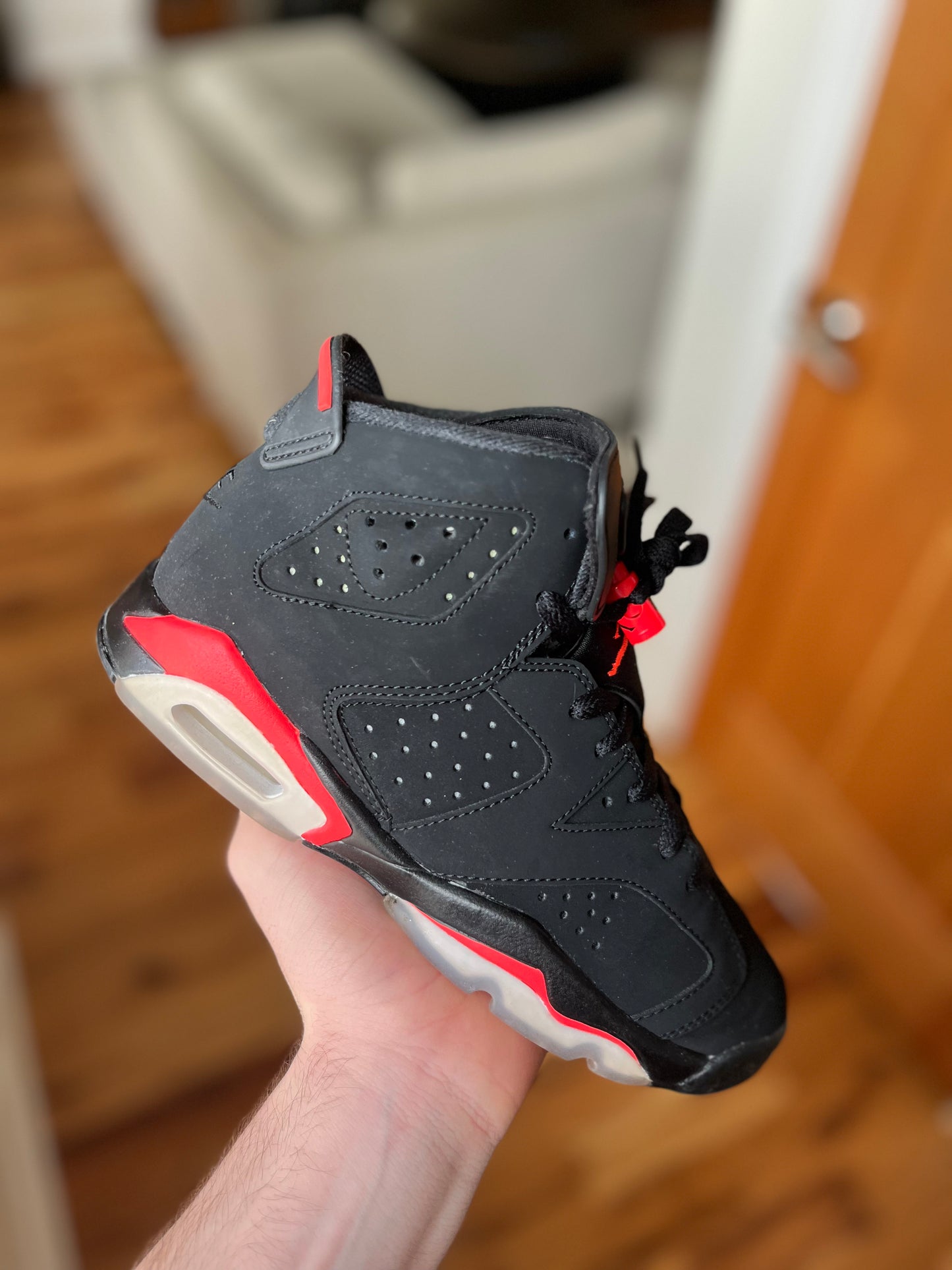 AJ6 (size 4.5y)