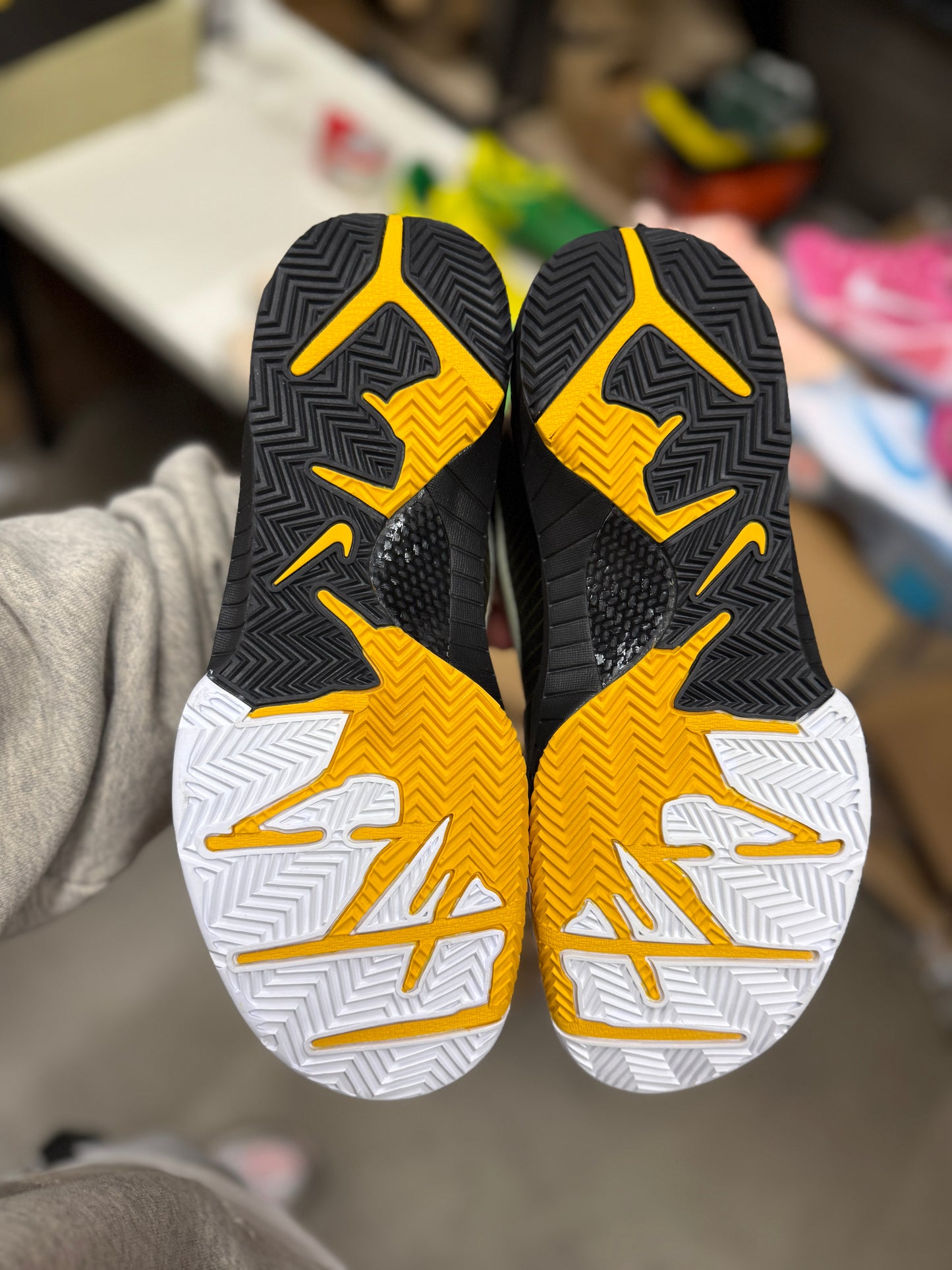 Kobe 4 Del sol (size 9.5)