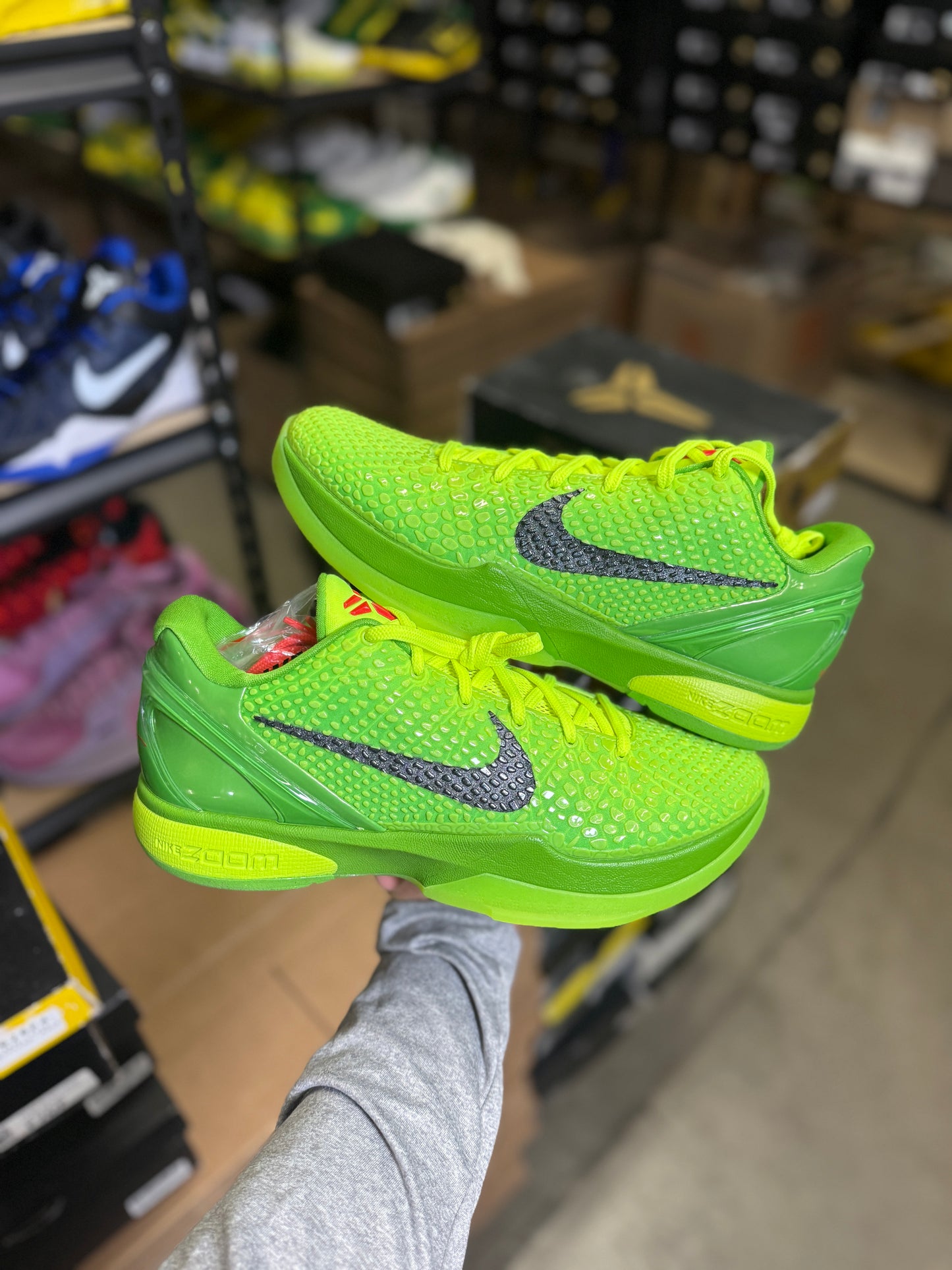 Kobe 6 Grinch (10)