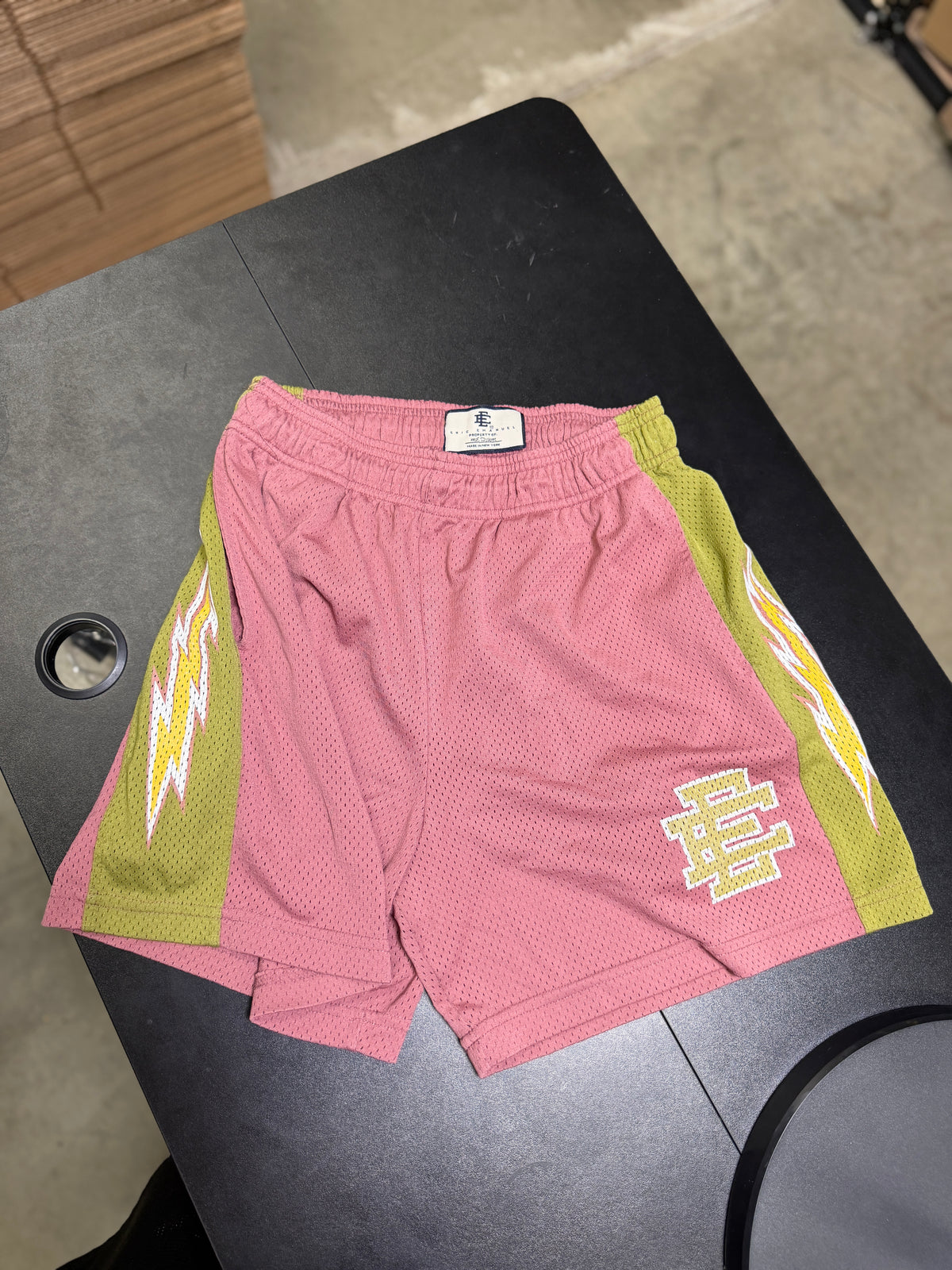 EE shorts (M)
