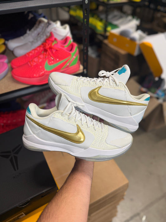 Kobe 5 Undefeated (13)