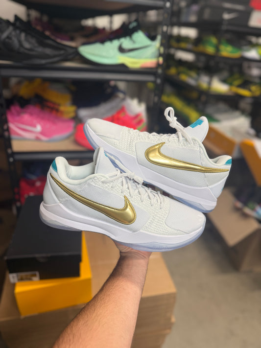 Kobe 5 Undefeated (13)
