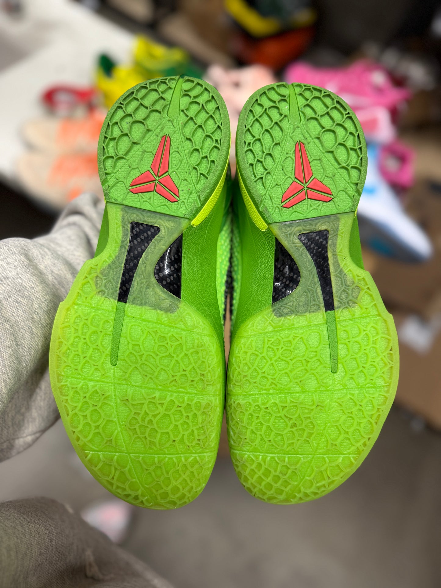 Kobe 6 Grinch (size 9.5)