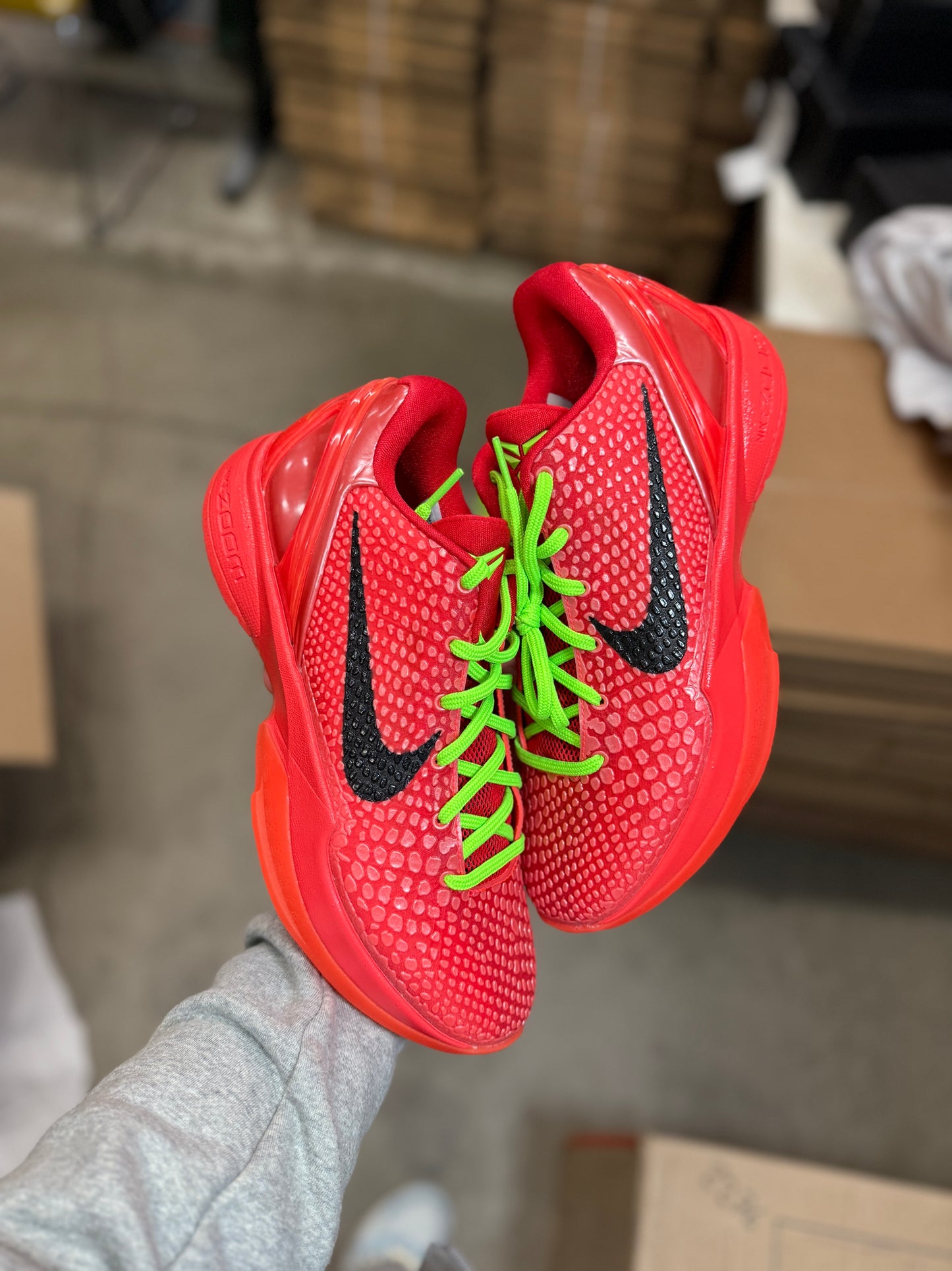 Kobe 6 Reverse Grinch (9)