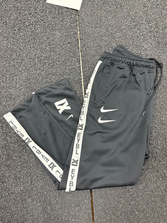 Eybl sweats (XL)