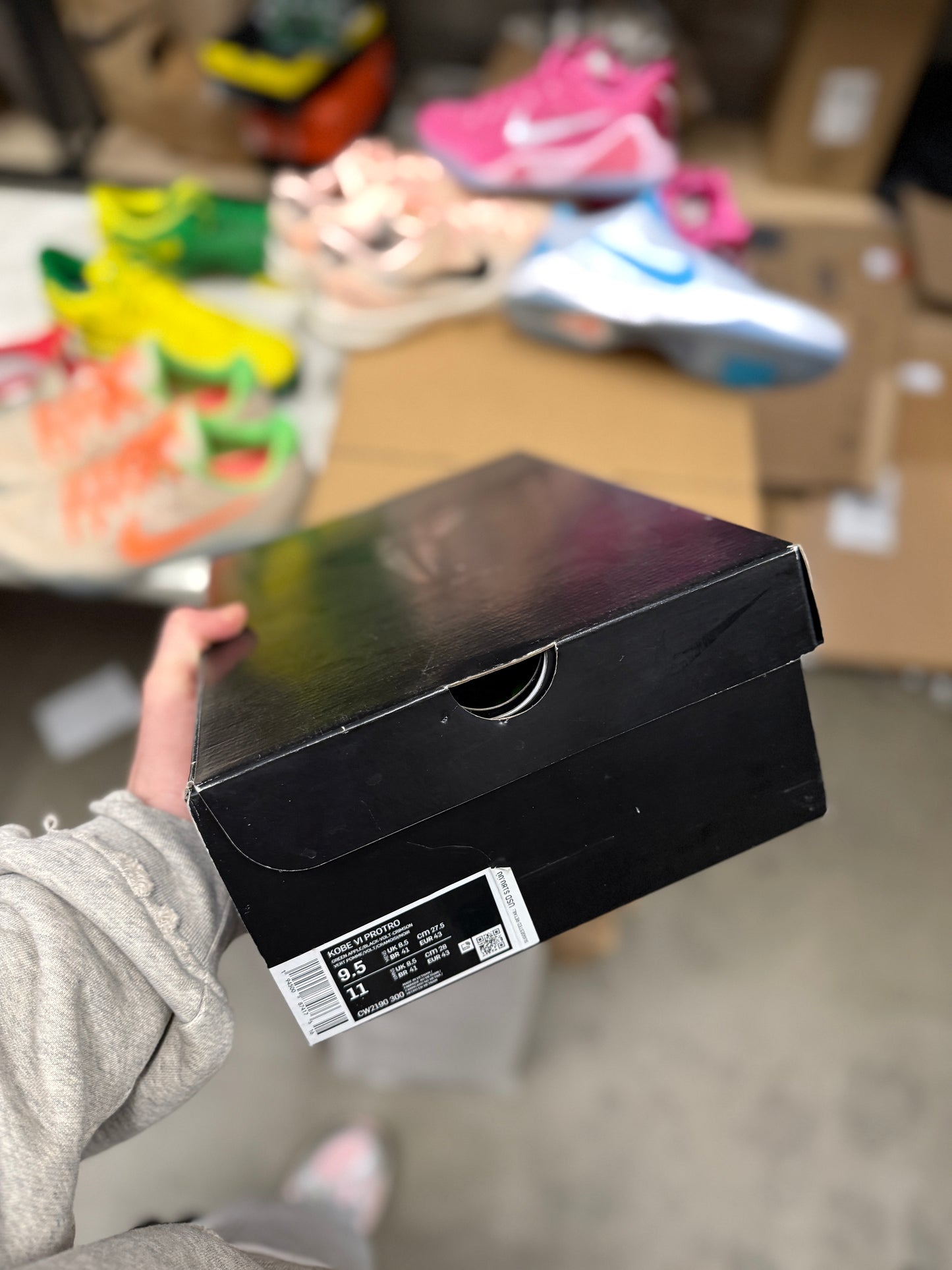 Kobe 6 Grinch (size 9.5)