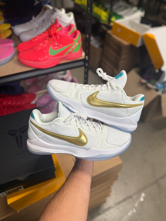 Kobe 5 Undefeated (13)