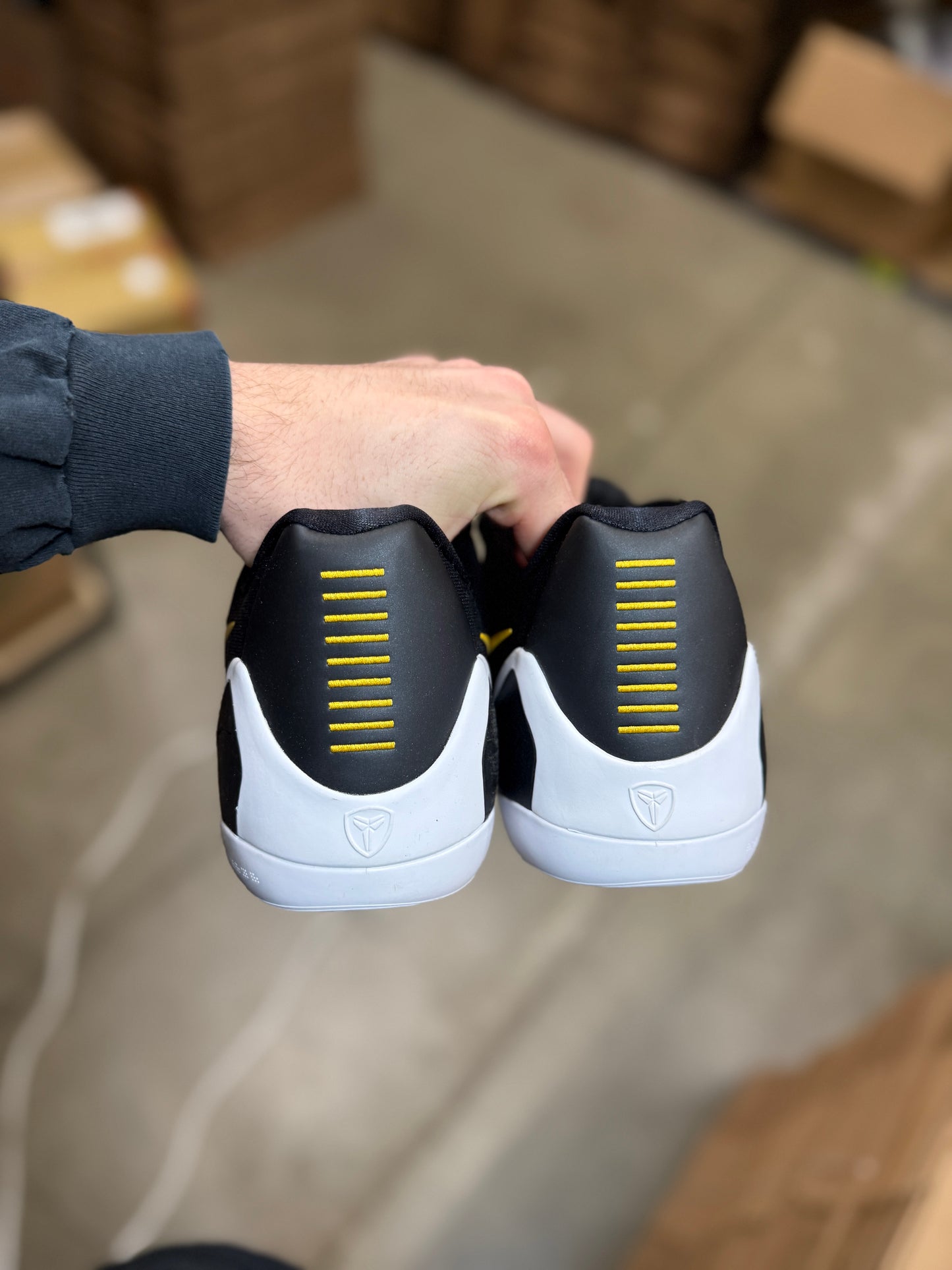 Kobe 9 Black Uni Gold (13)
