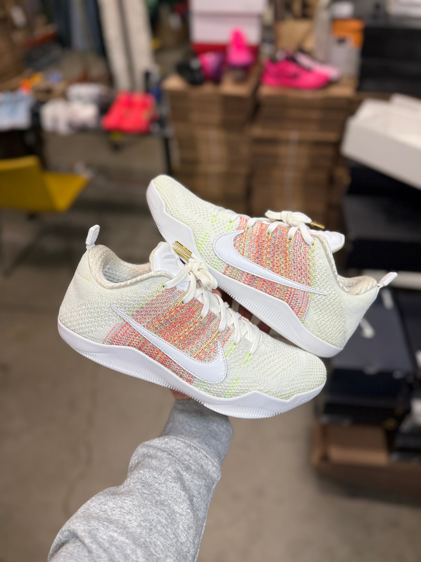 Kobe 11 White horse 4KB