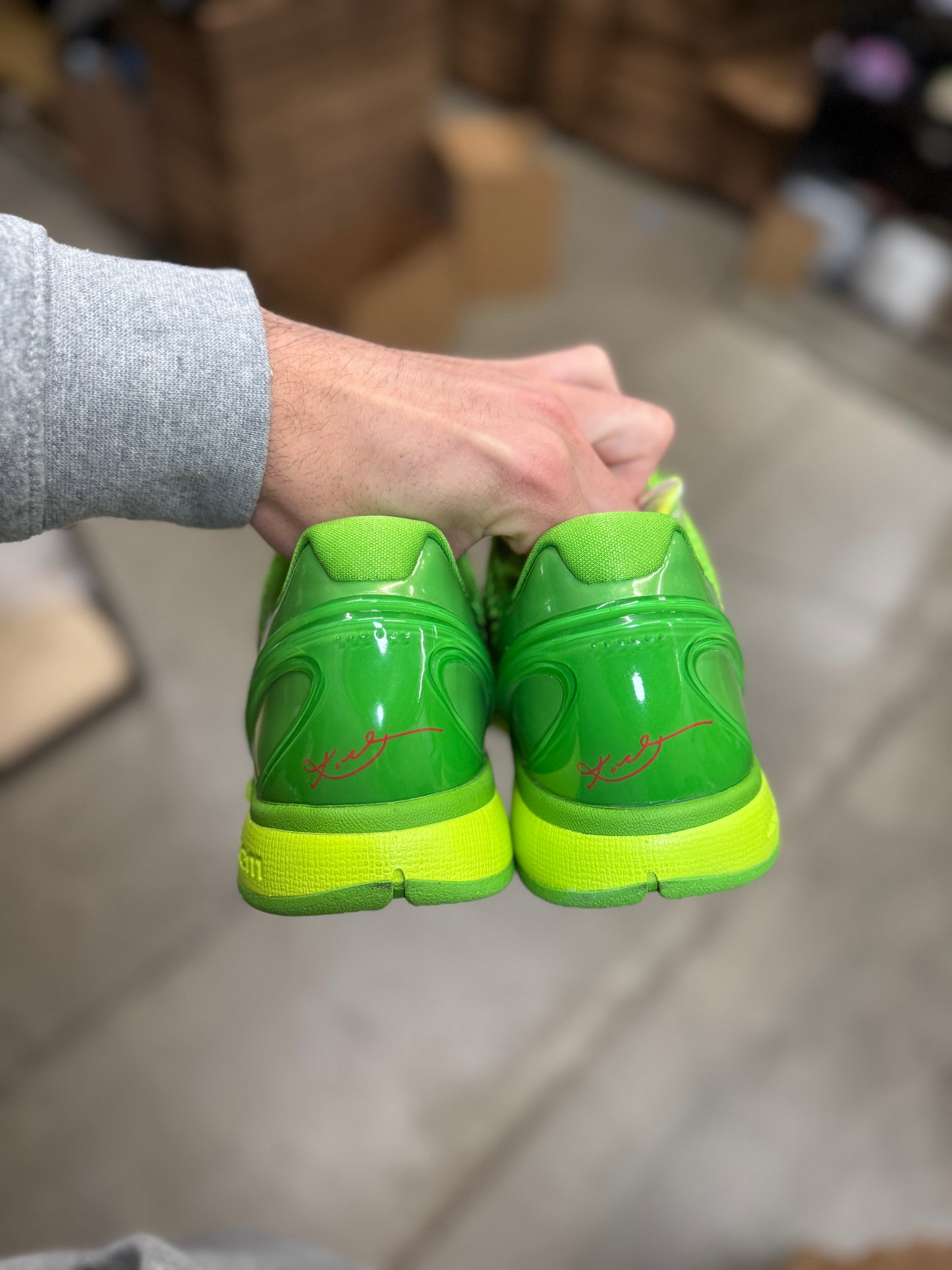Kobe 6 Grinch (12)