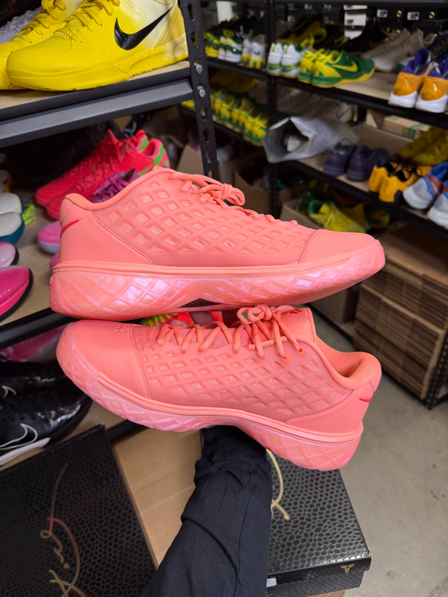 Kobe 3 Atomic Pink (12.5)