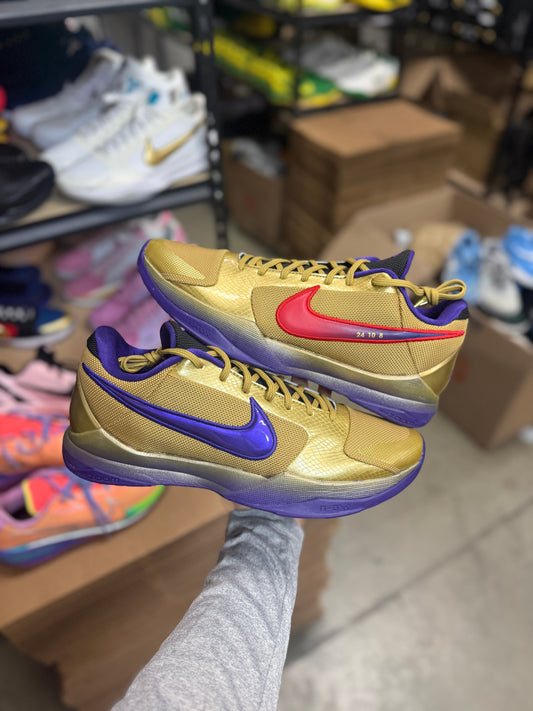 Kobe 5 Undefeated (13)