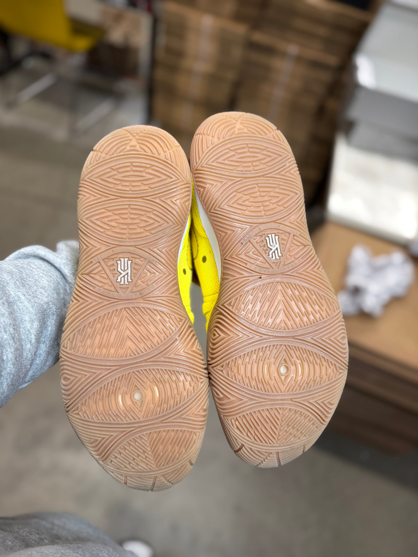 Kyrie SpongeBob (11.5)