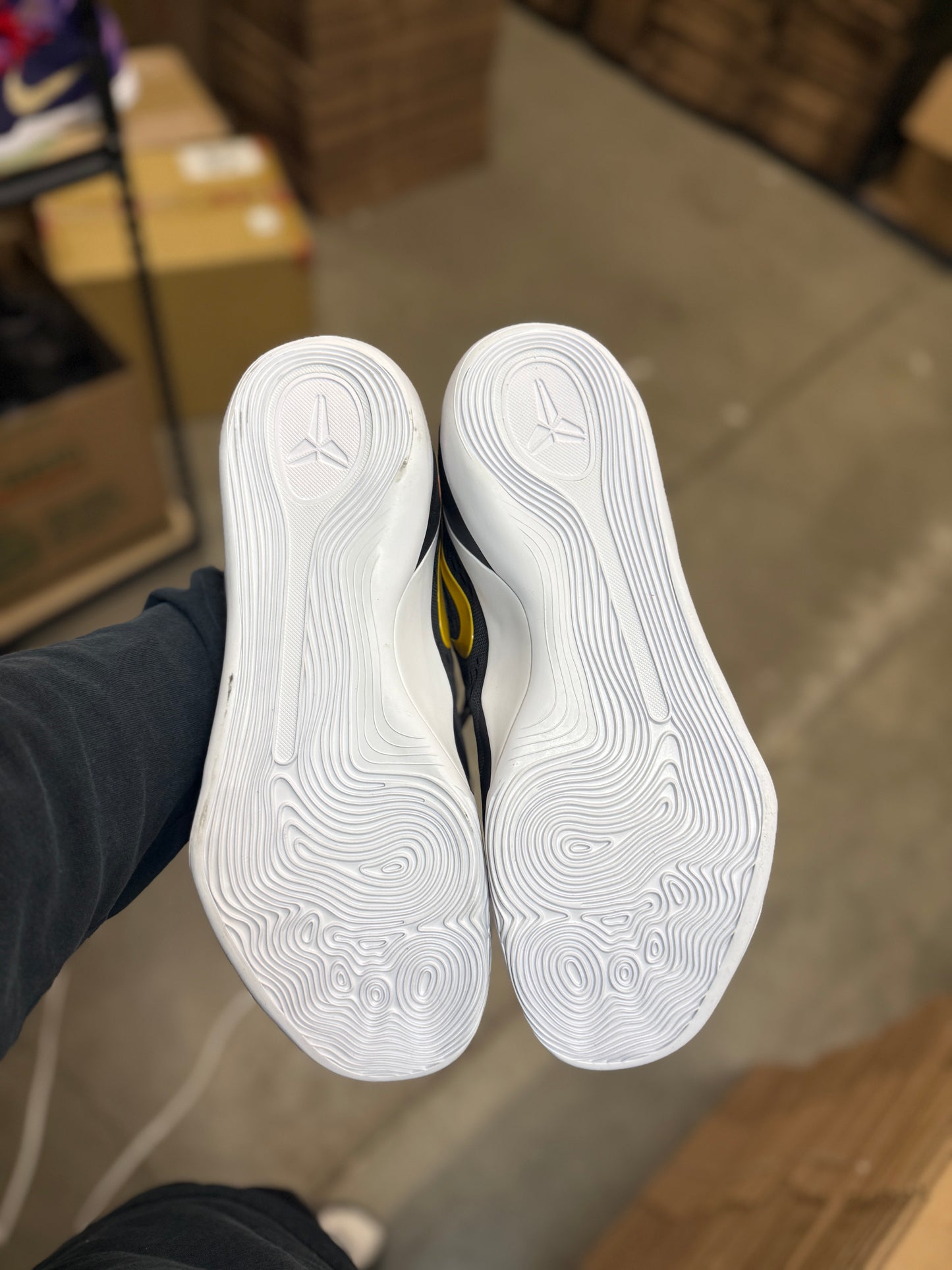 Kobe 9 Black Uni Gold (13)