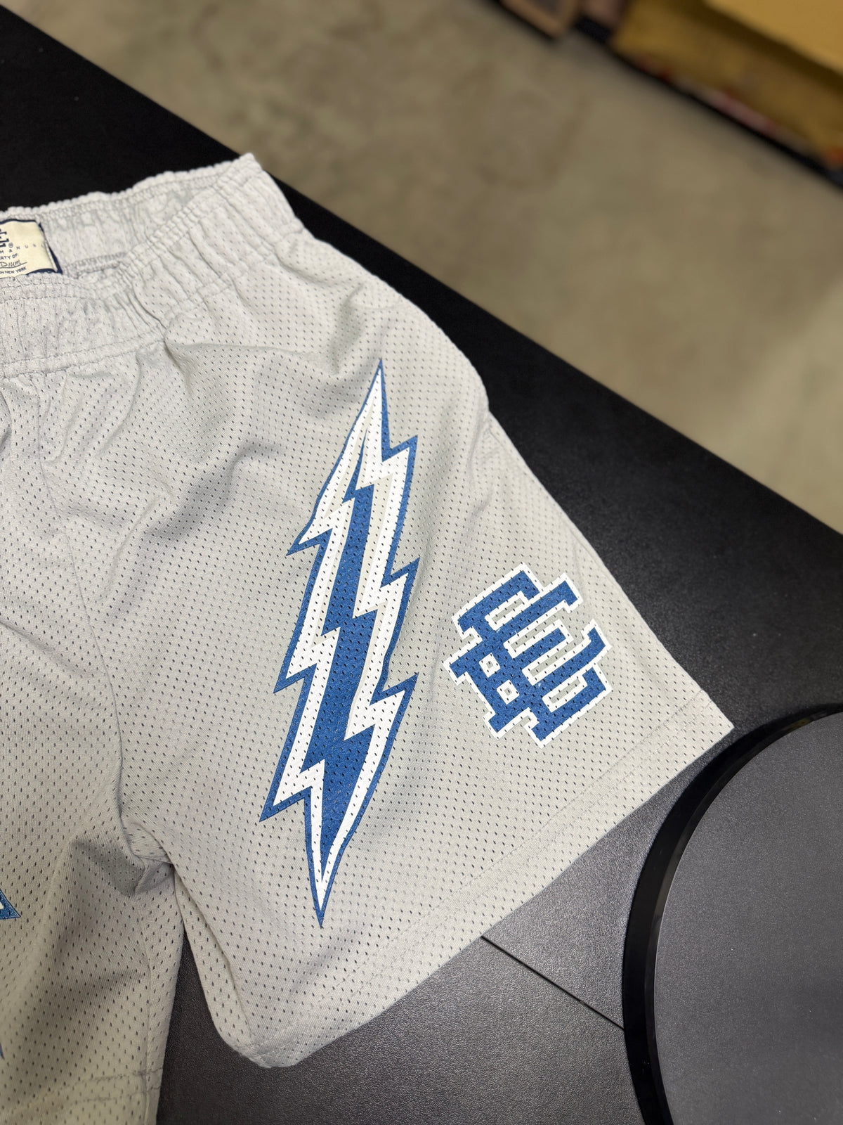 EE shorts (M)