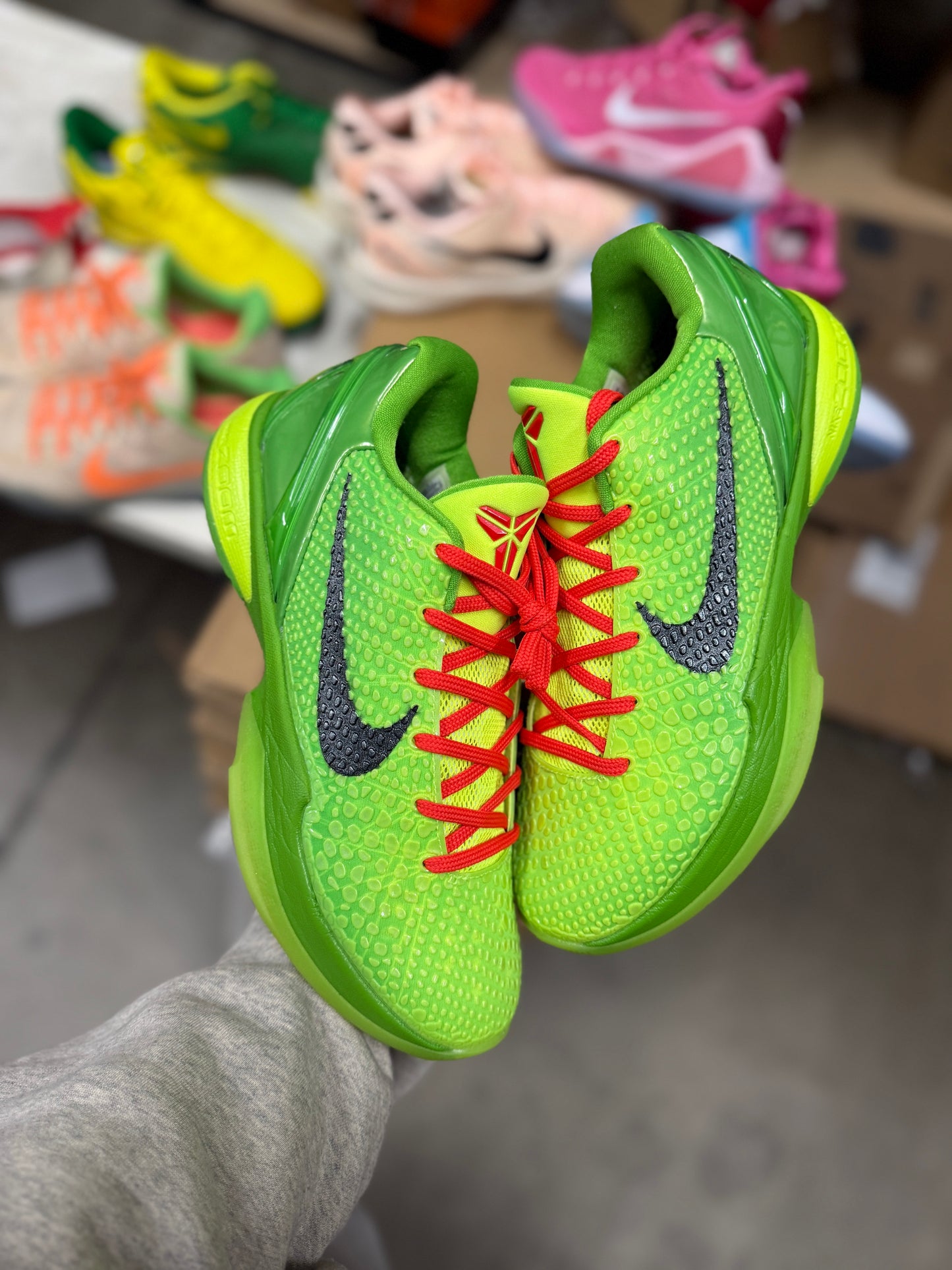 Kobe 6 Grinch (size 9.5)