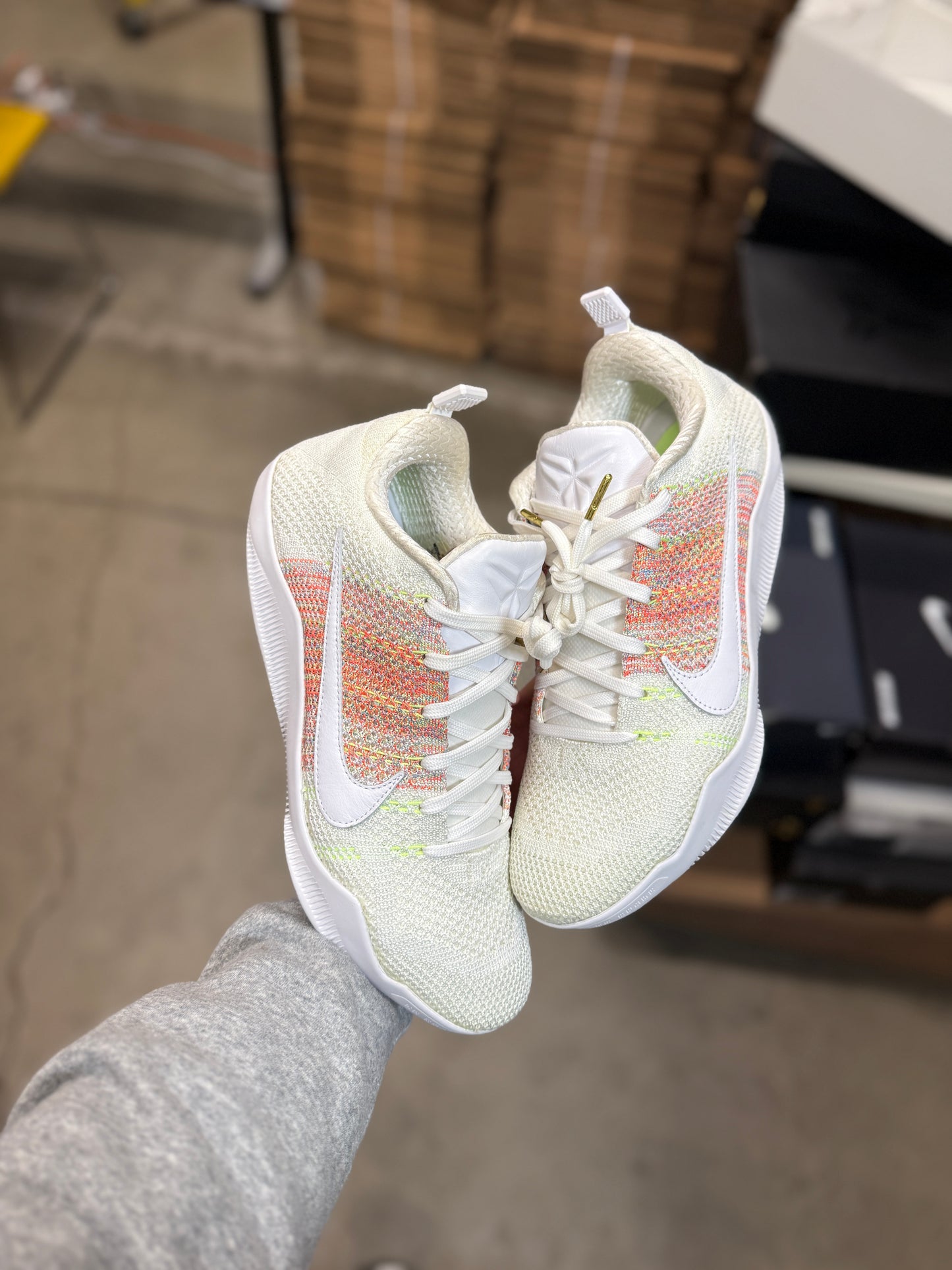 Kobe 11 White horse 4KB