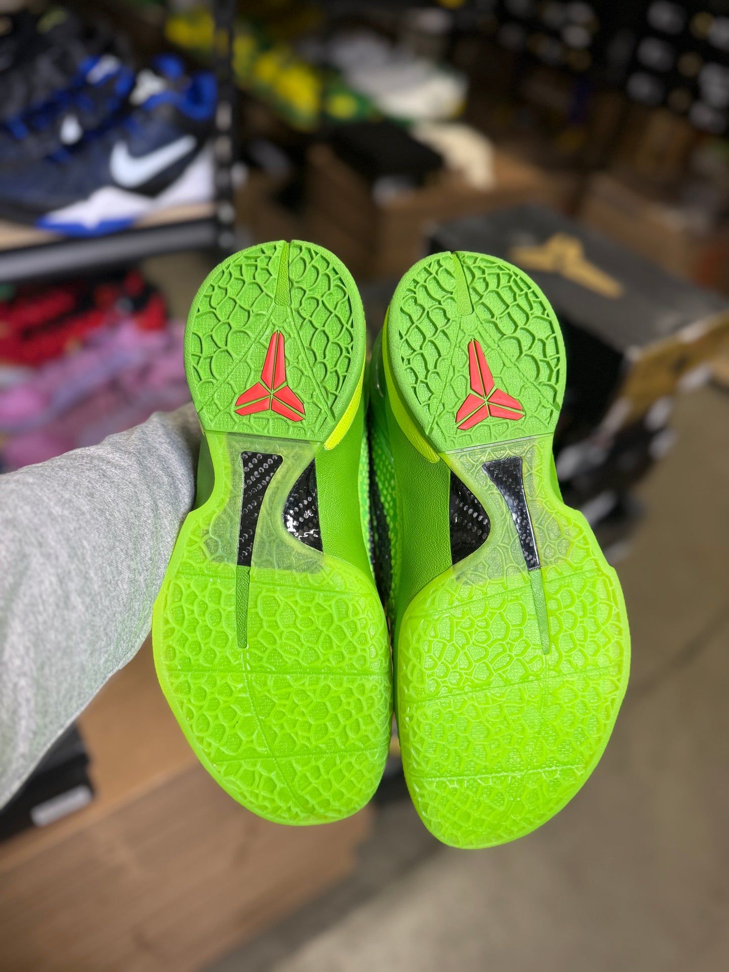 Kobe 6 Grinch (10)