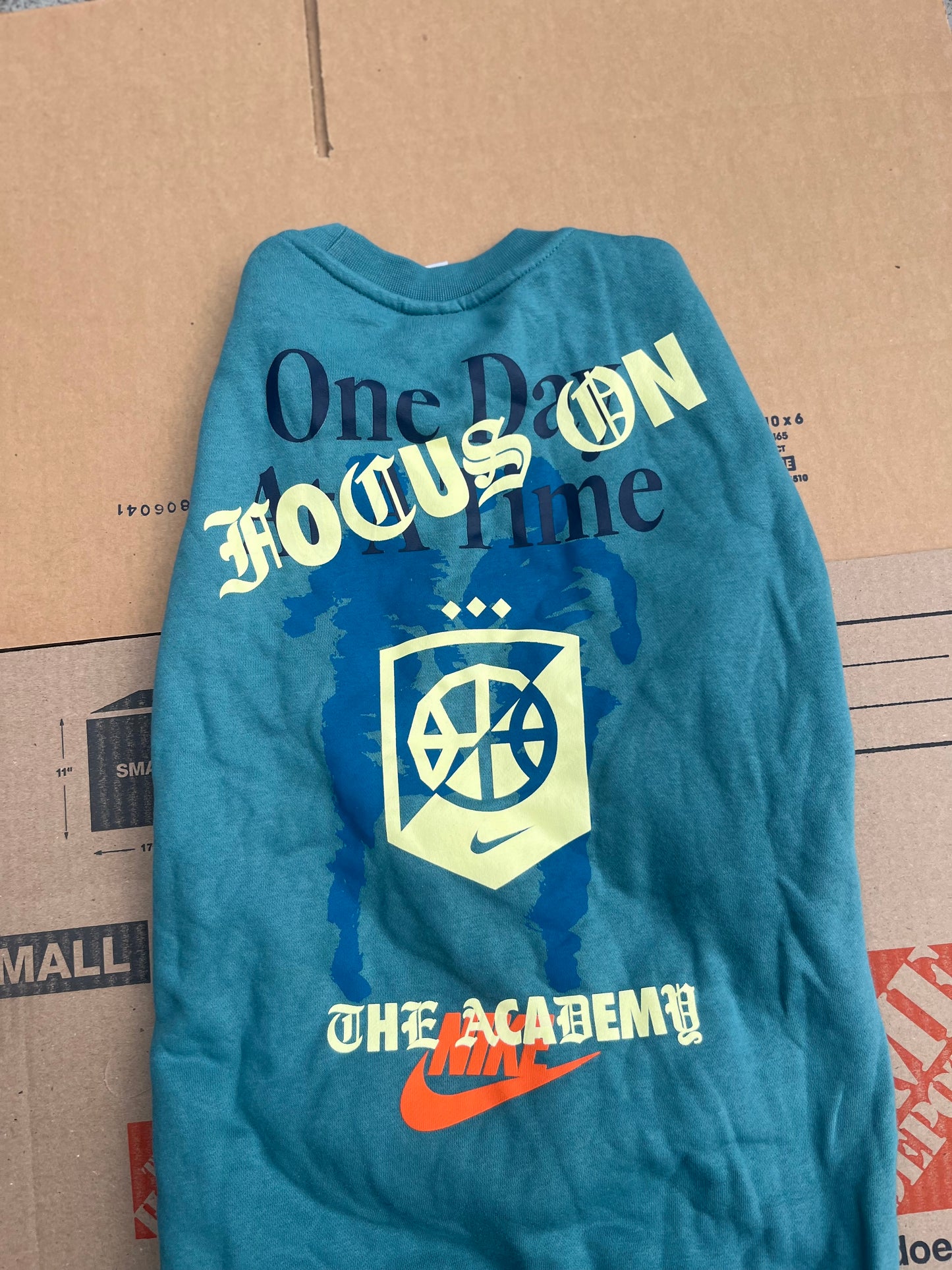 Academy sweater (M,XXL)