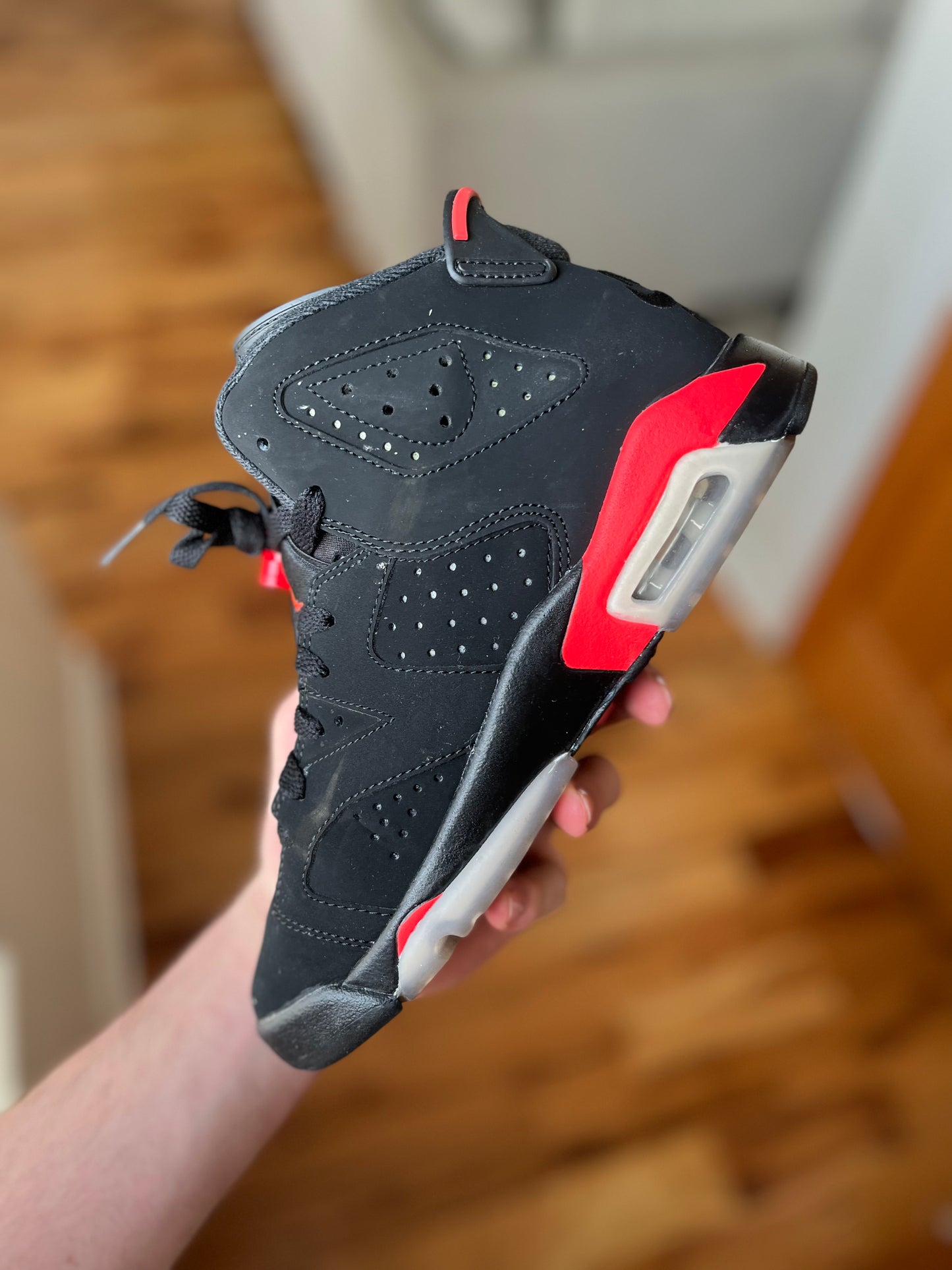 AJ6 (size 4.5y)