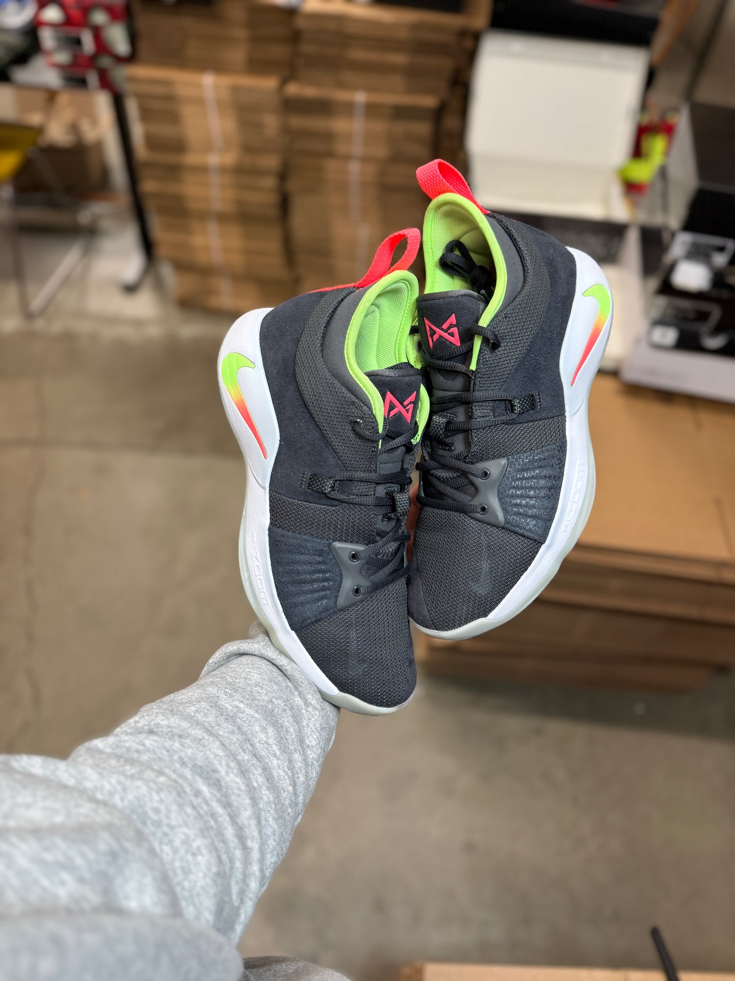 PG 2 Anthracite Hot Punch (11.5)