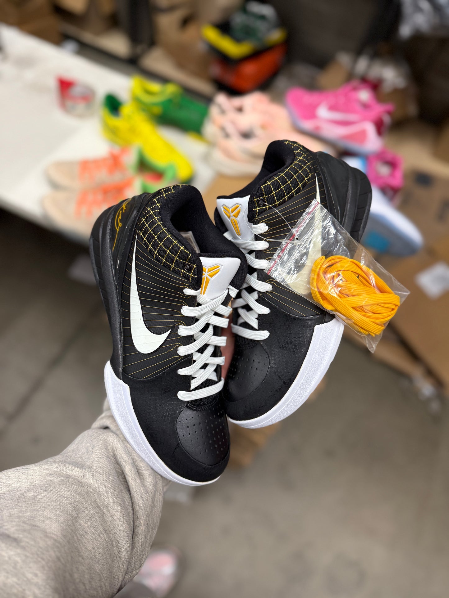 Kobe 4 Del sol (size 9.5)