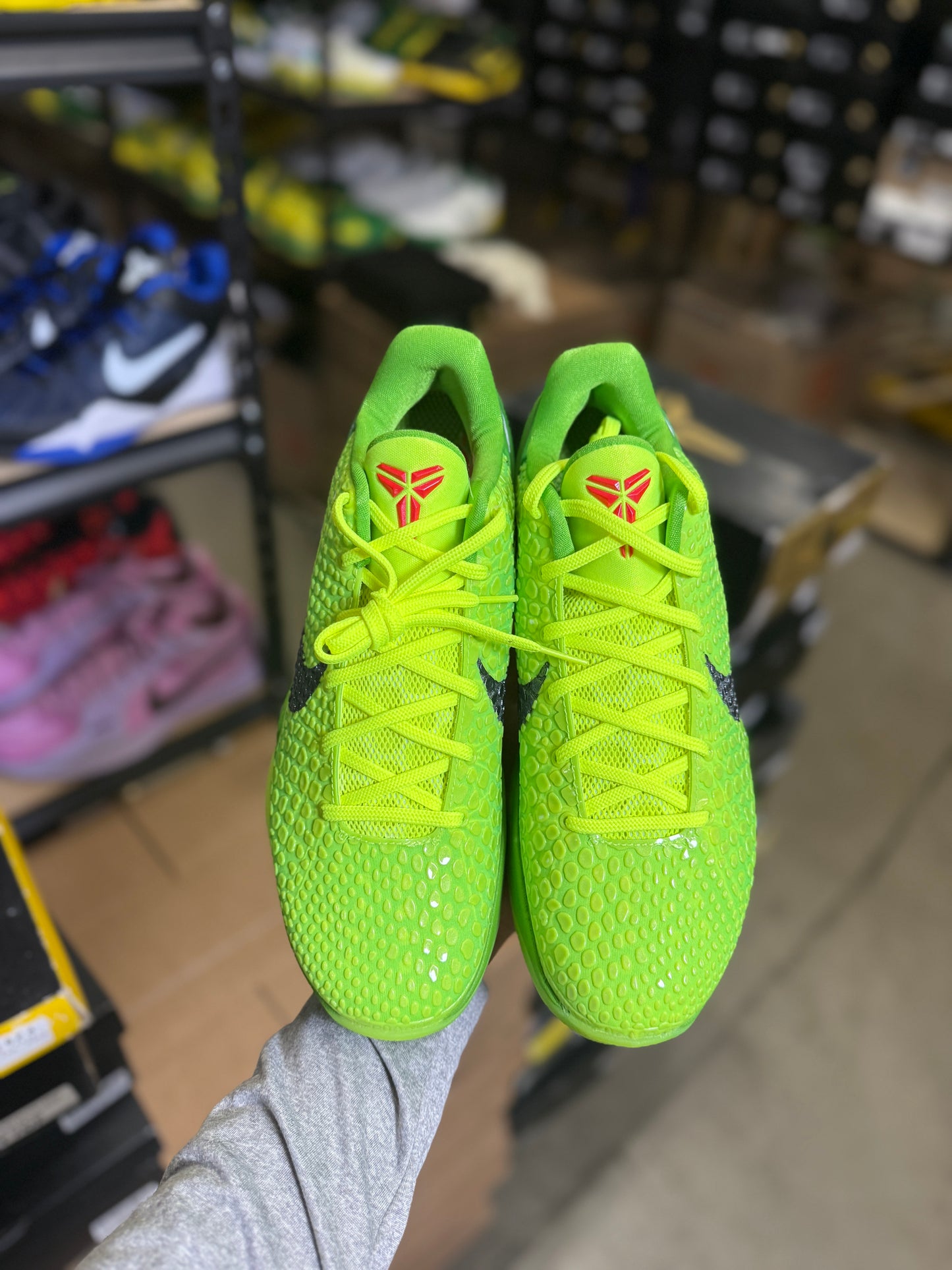 Kobe 6 Grinch (10)