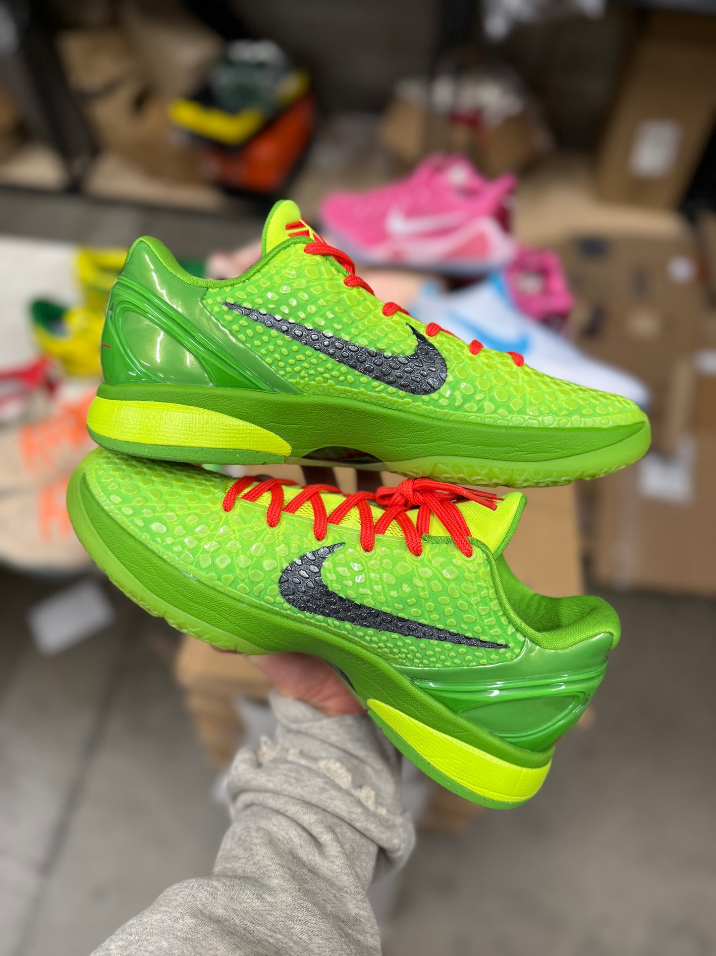 Kobe 6 Grinch (size 9.5)