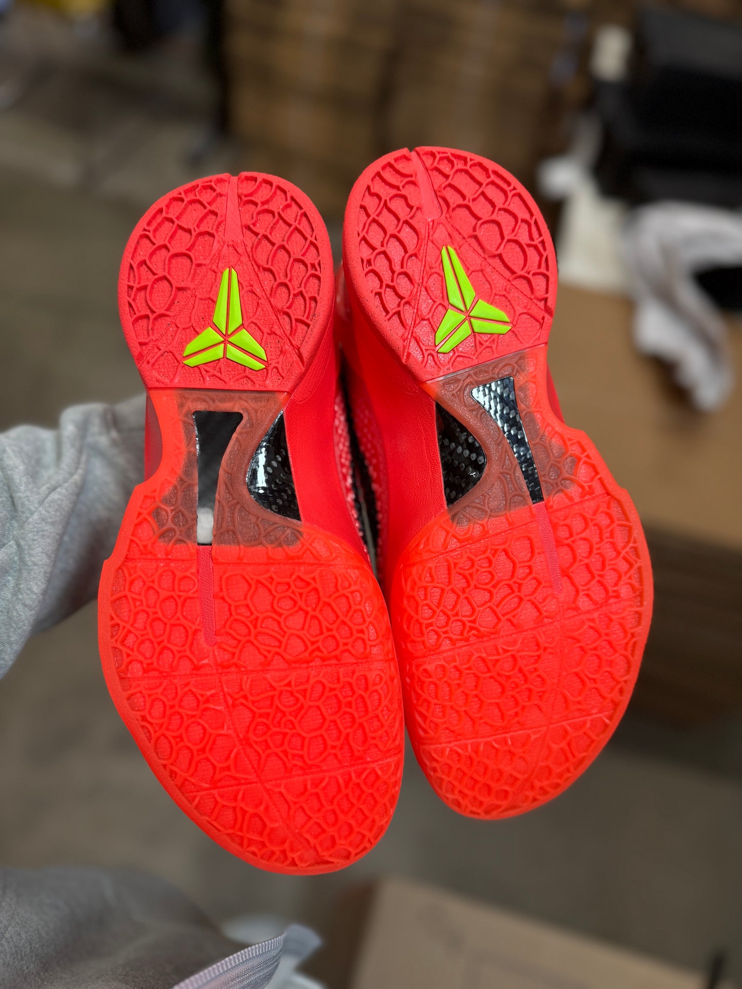 Kobe 6 Reverse Grinch (9)