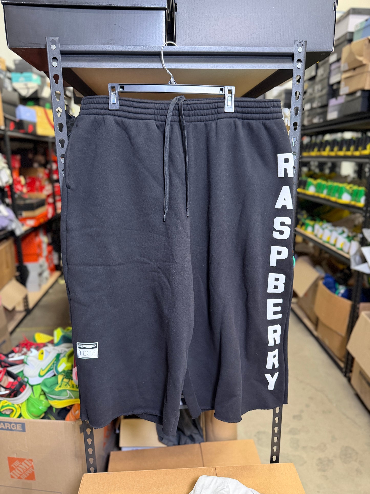 Gv Rasberry cutoffs (XL)