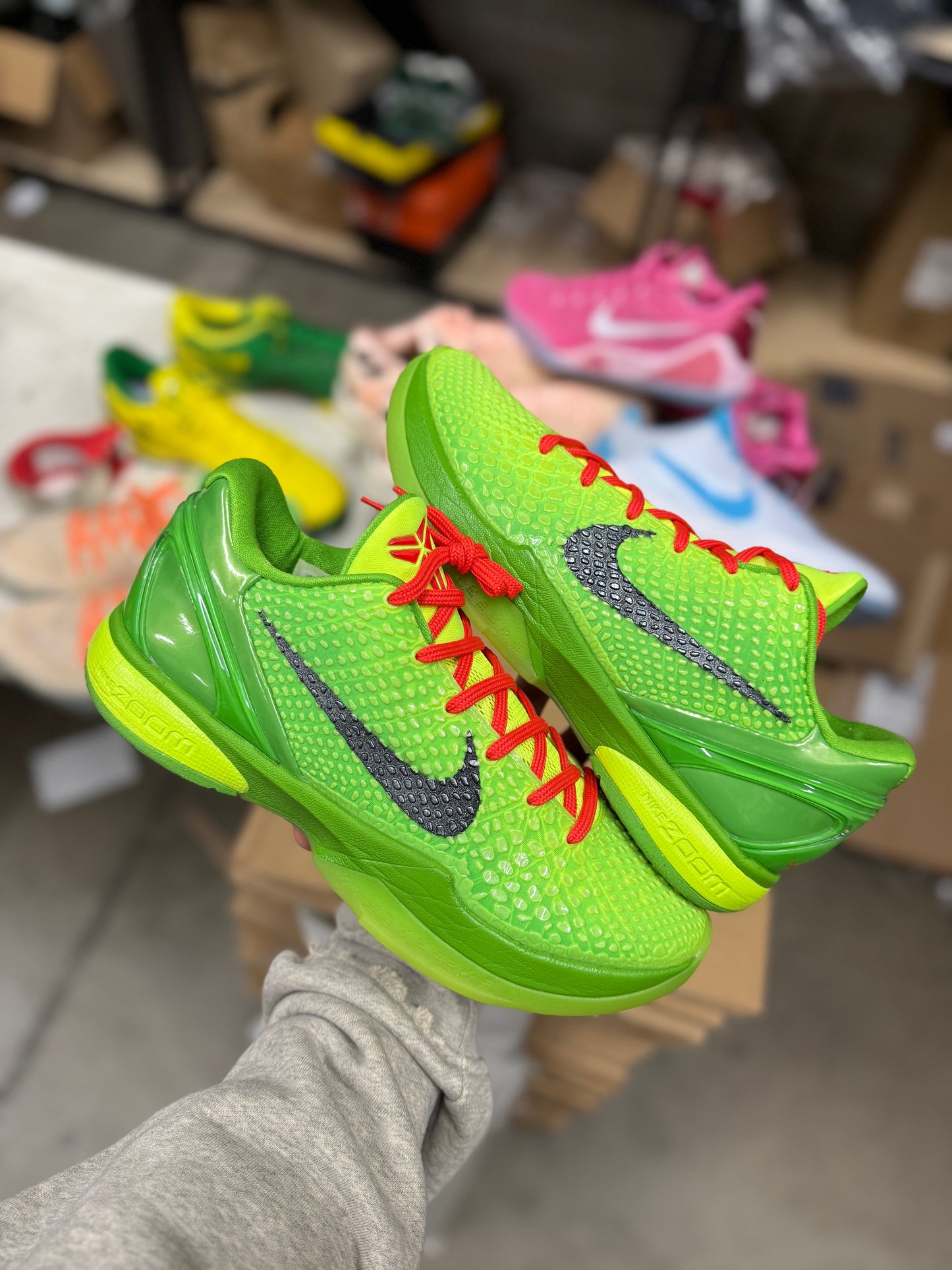 Kobe 6 Grinch (size 9.5)